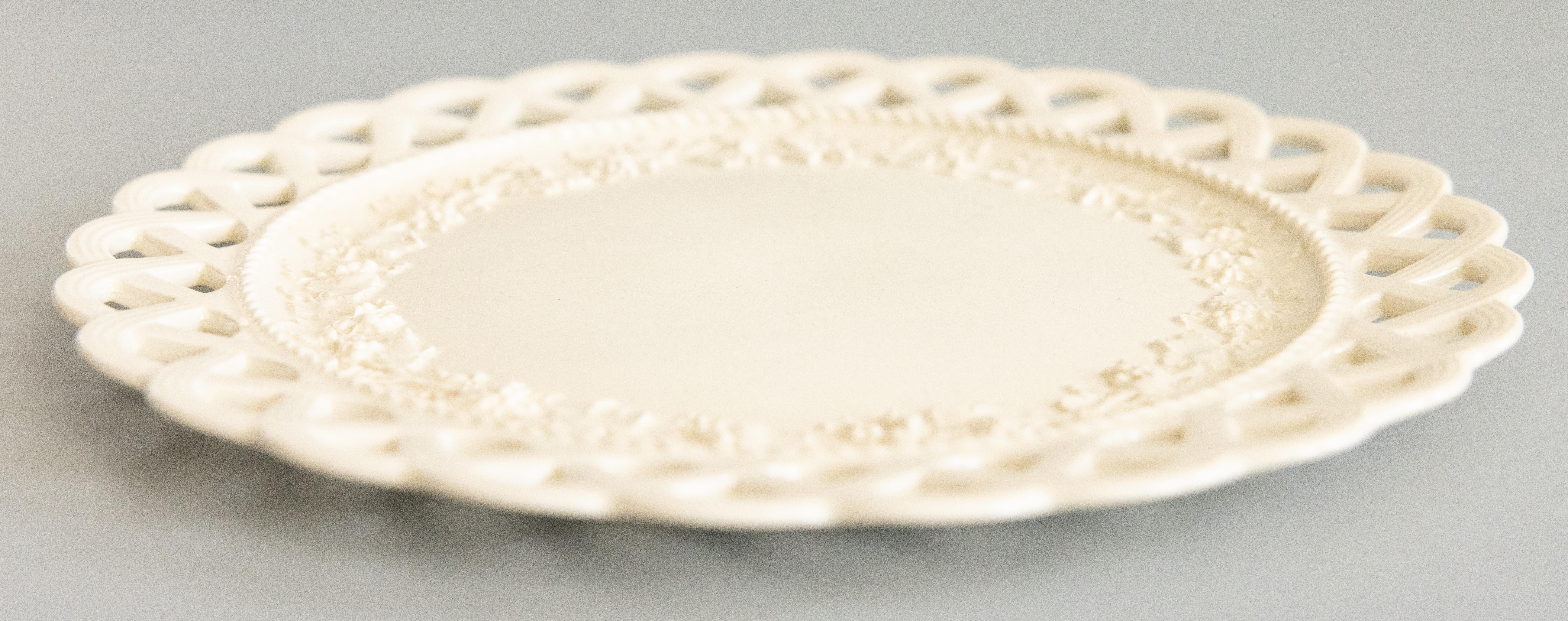 Anglais Assiette réticulée en porcelaine de Wedgwood du 19e siècle en vente