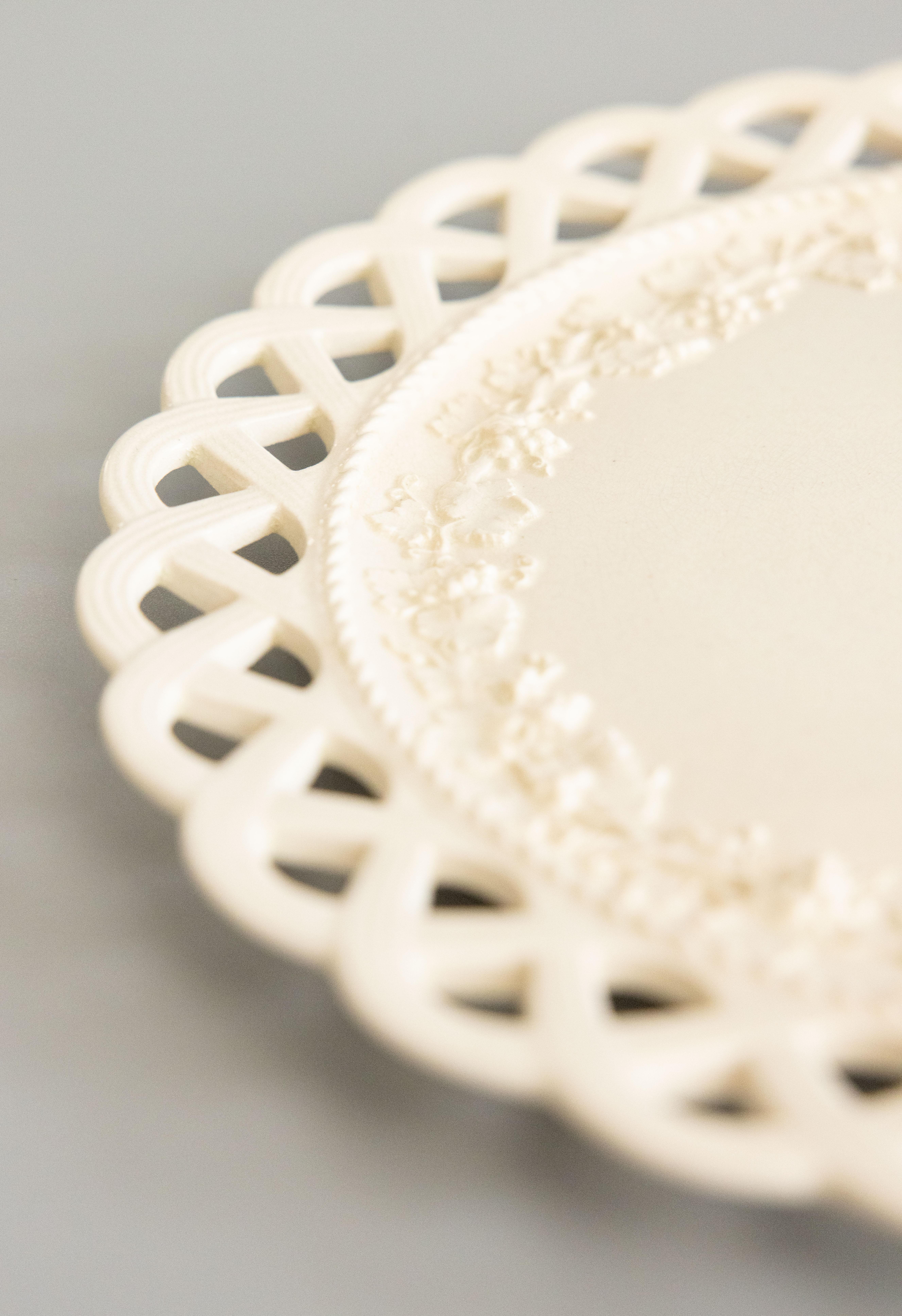 Cuit Assiette réticulée en porcelaine de Wedgwood du 19e siècle en vente
