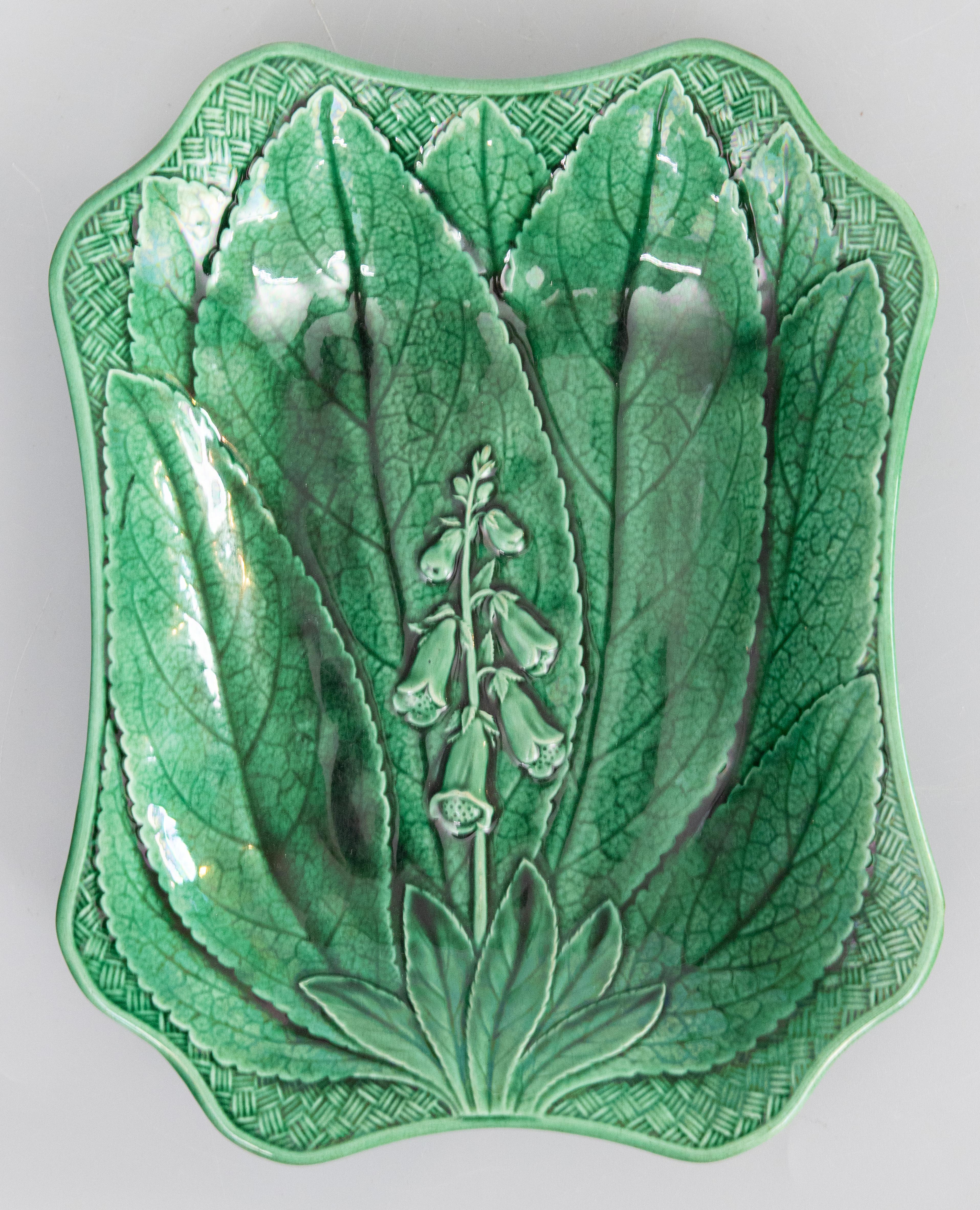 19. Jahrhundert Englisch Wedgwood Grün Majolika Foxglove Leaf Platter im Angebot 4