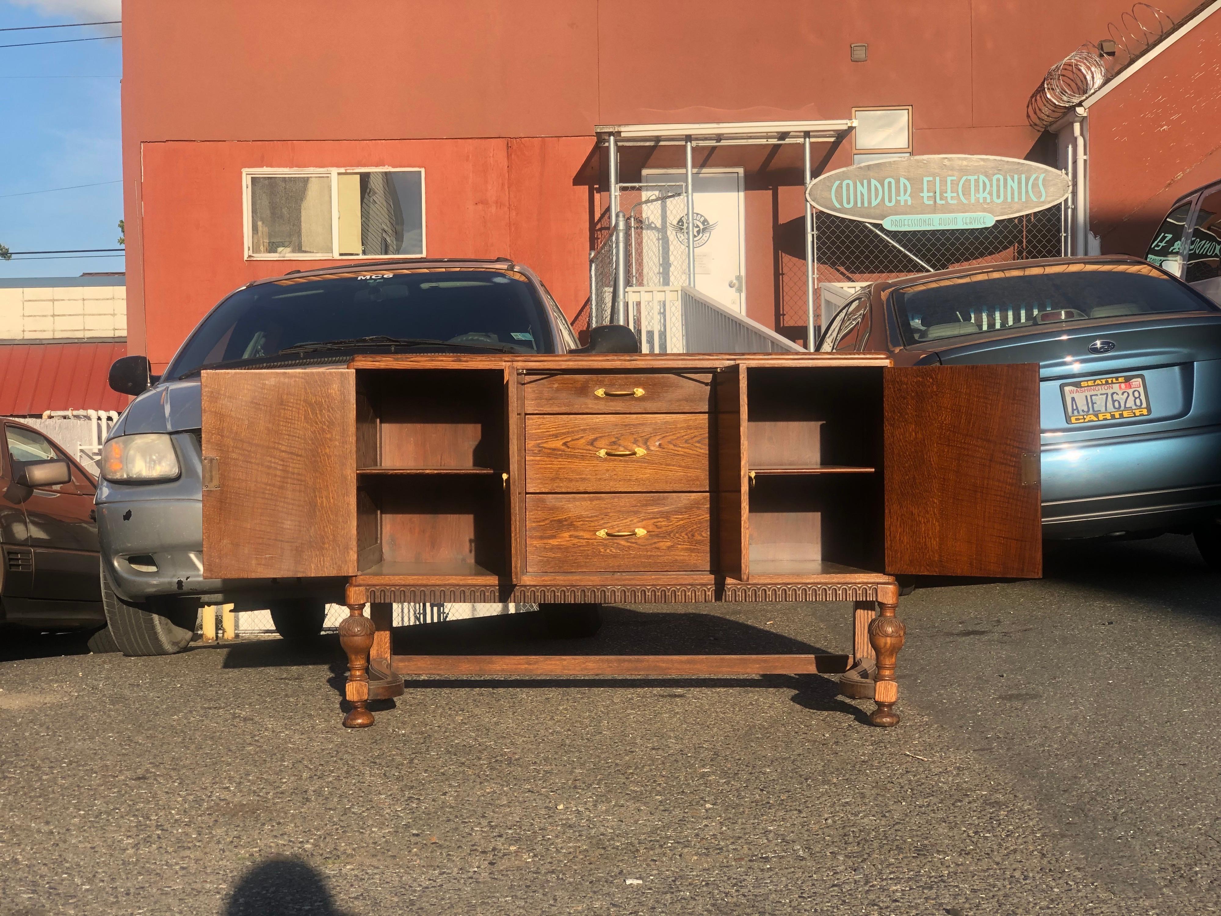 19th Century English Welsh Oak Sideboard For Sale 1