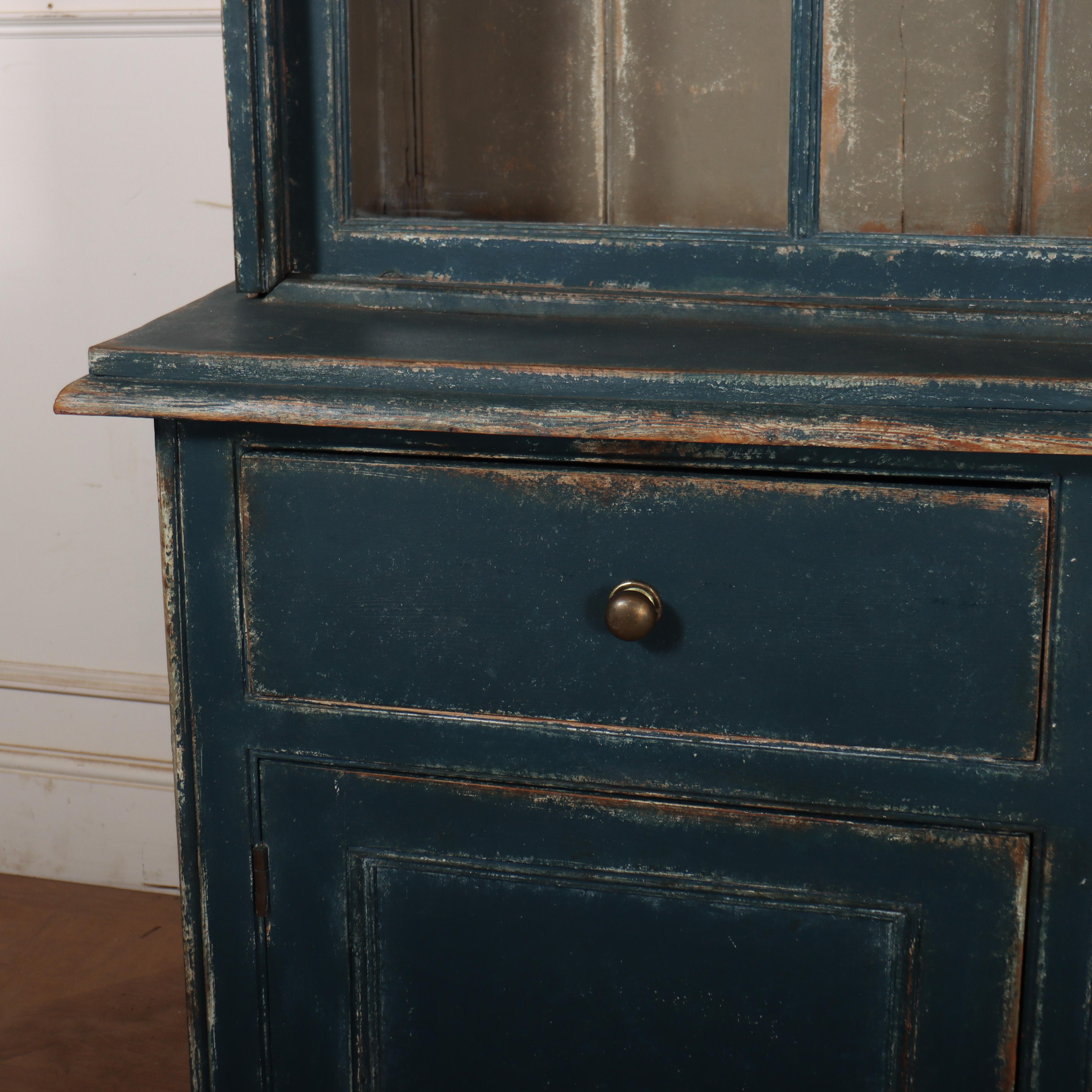 Meraviglioso comò in pino smaltato inglese dell'inizio del XIX secolo. 1830. 

Codice: 9224

Dimensioni:
W: 64