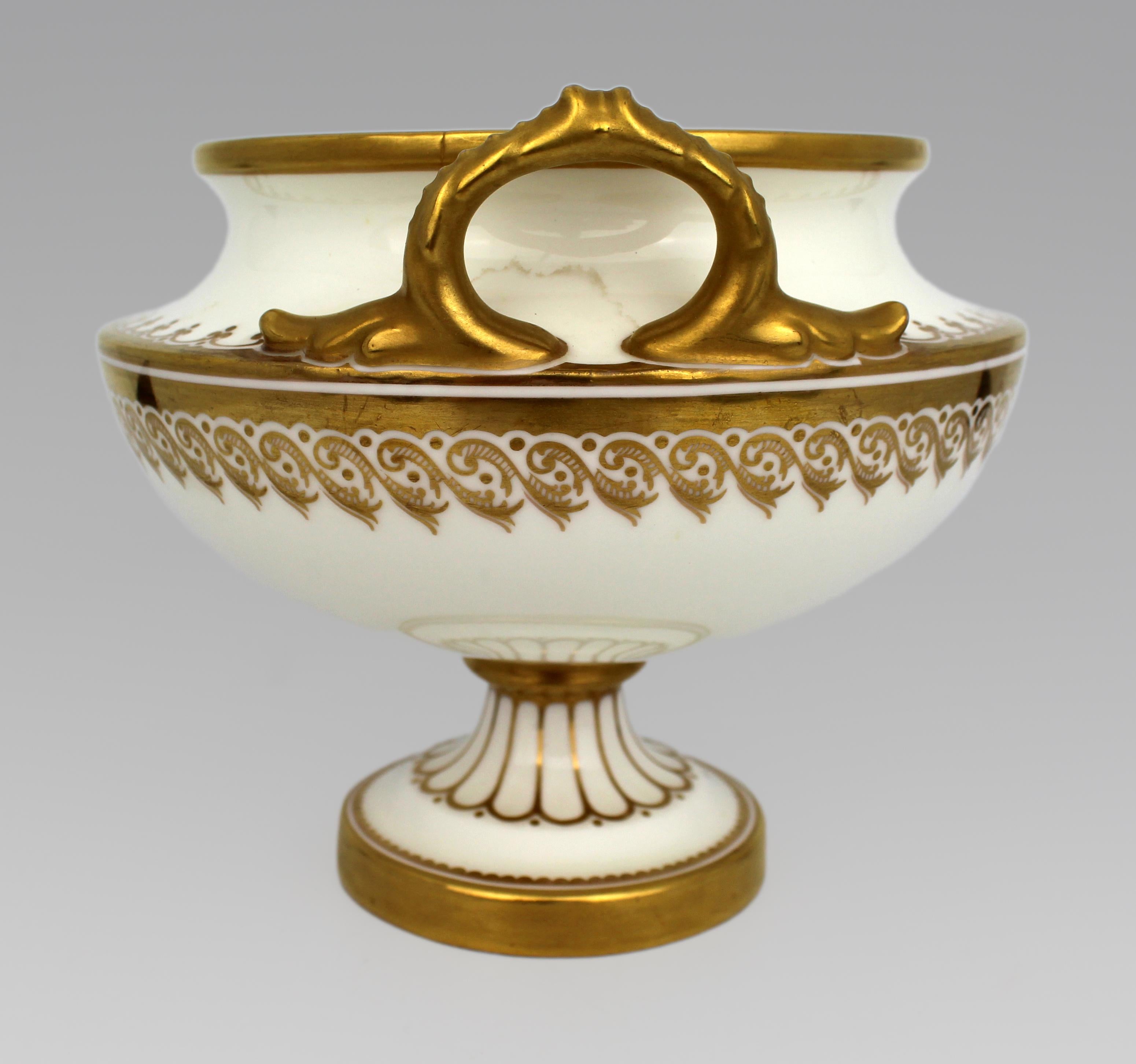 19th Century English White & Gilt Two-Handled Porcelain Urn In Good Condition For Sale In Worcester, GB
