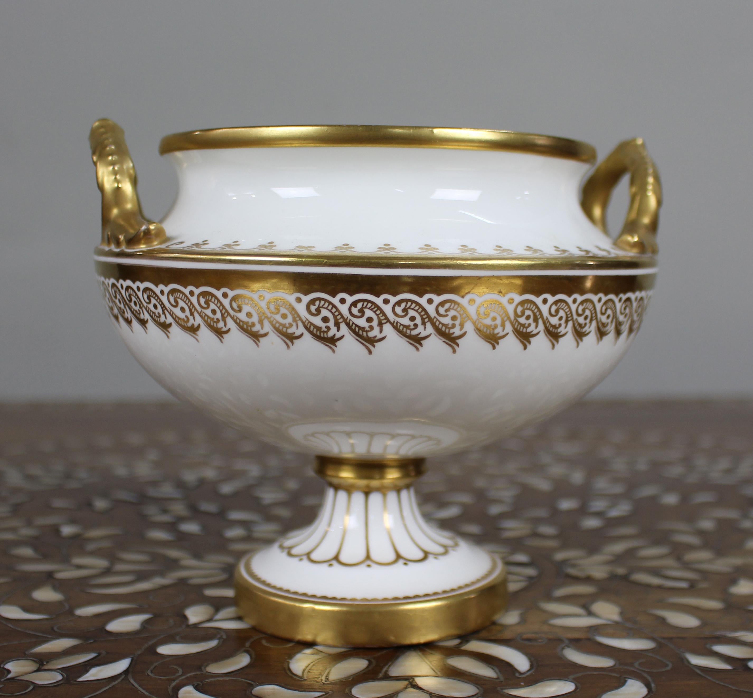 Urne en porcelaine à deux anses, blanche et dorée, du 19e siècle, anglaise en vente 2