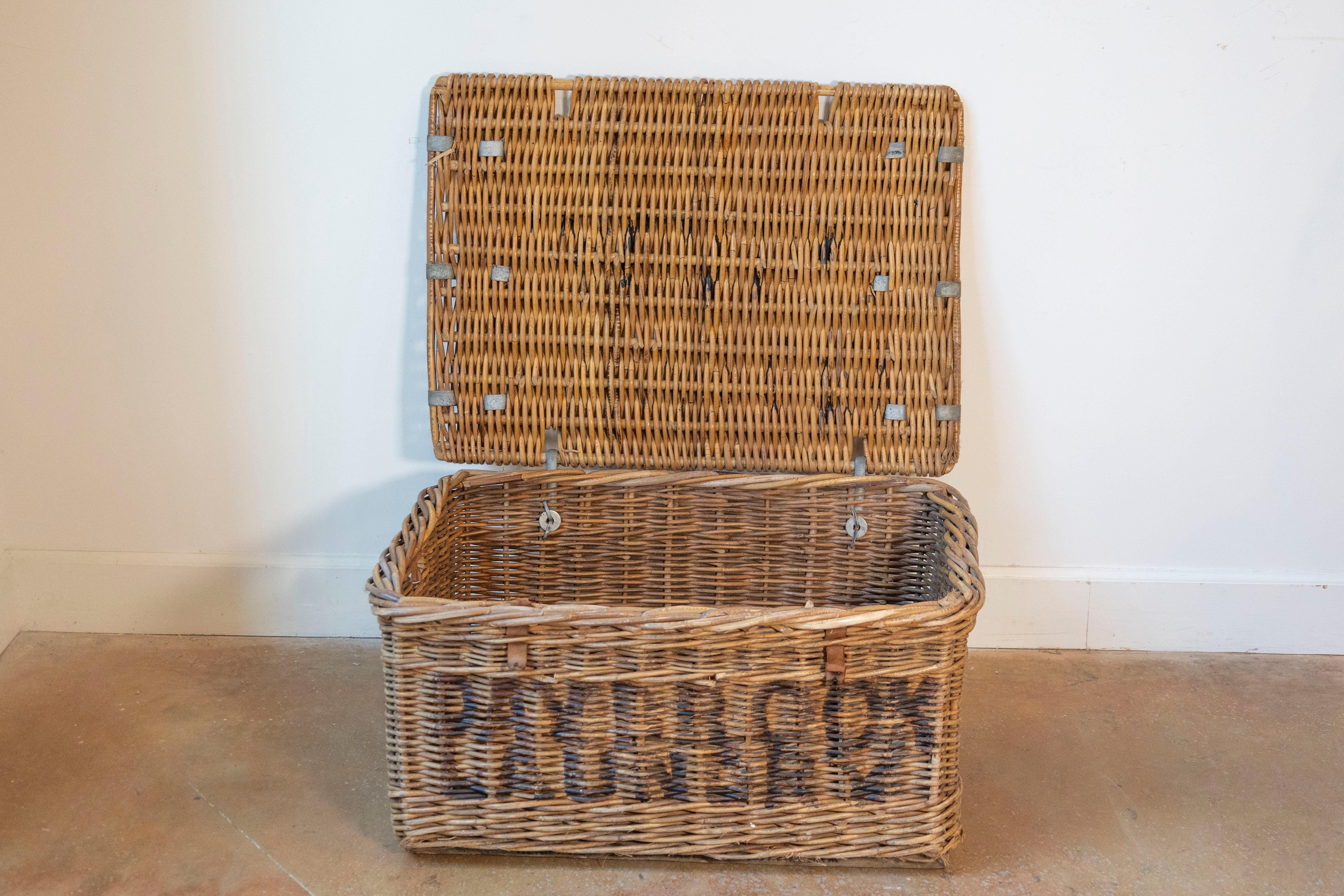 19th Century English Wicker Laundry Basket with Painted Labeling In Good Condition For Sale In Atlanta, GA