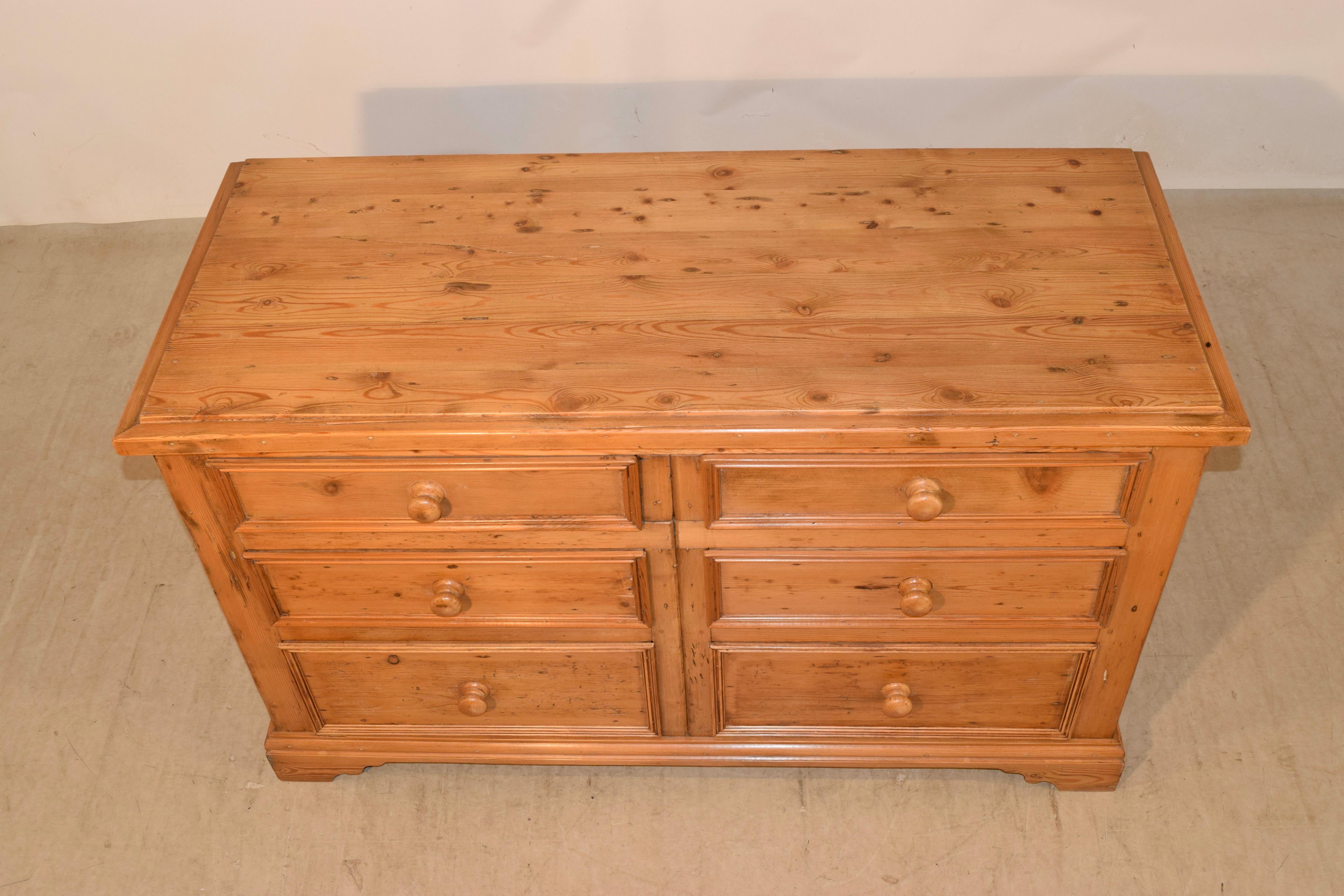 19th Century English Wide Pine Chest of Drawers In Good Condition For Sale In High Point, NC