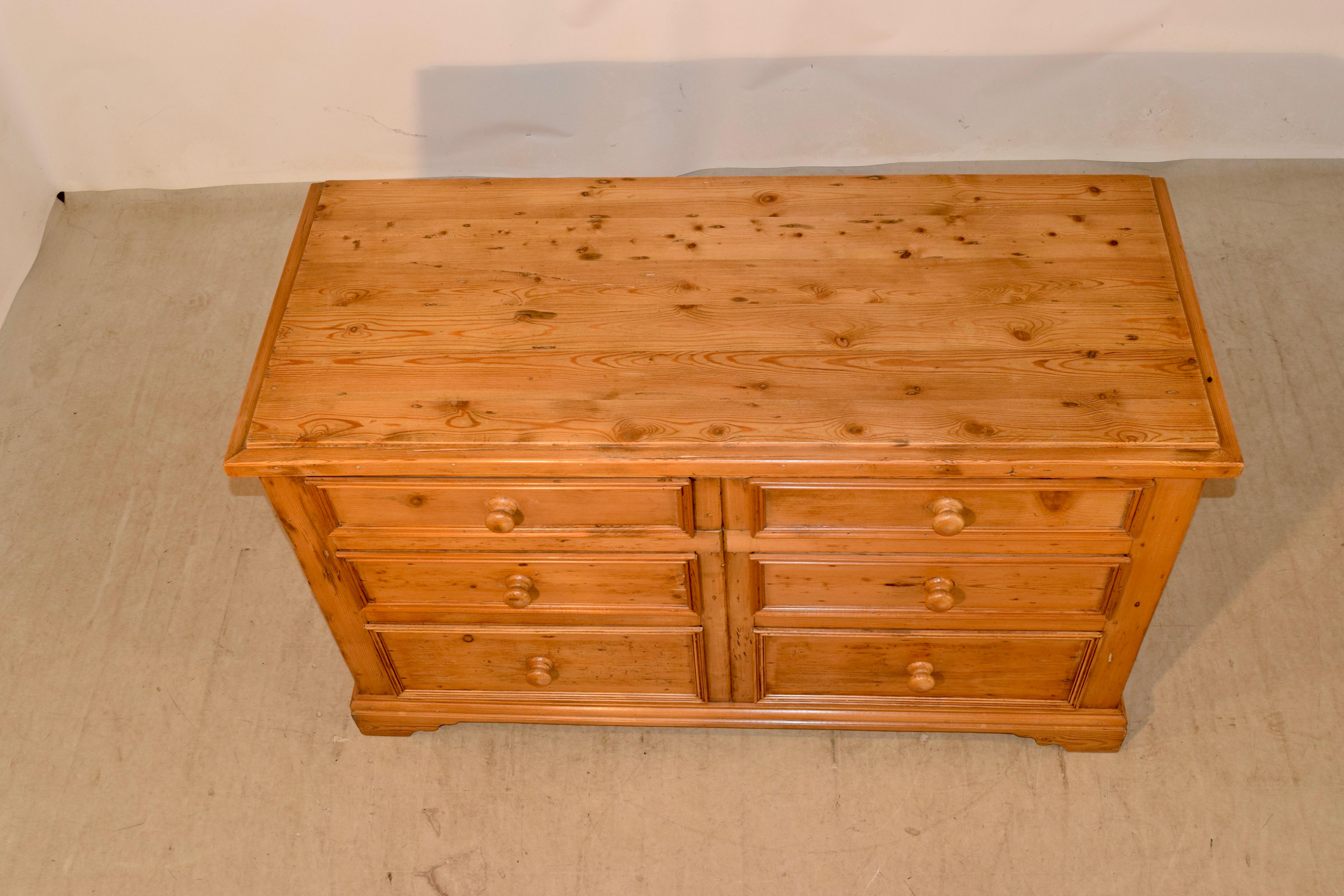 19th Century English Wide Pine Chest of Drawers For Sale 1