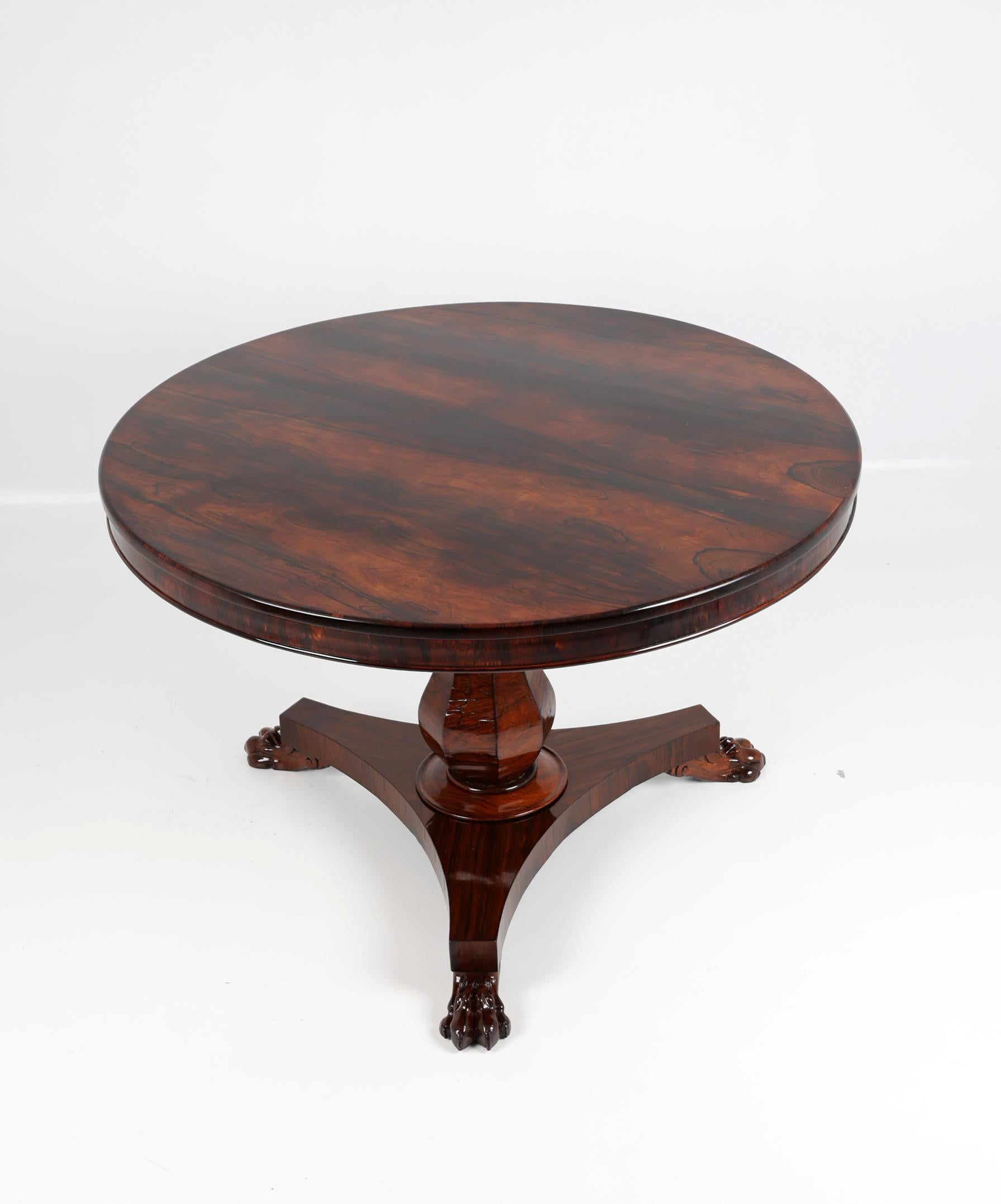 19th Century English Wiliam IV Center Table
England, 1830

This is an elegant and rare English antique William IV centre / breakfast table, circa 1830 in date.
The table with stunning grain on the top, raised on an octagonal central column on a