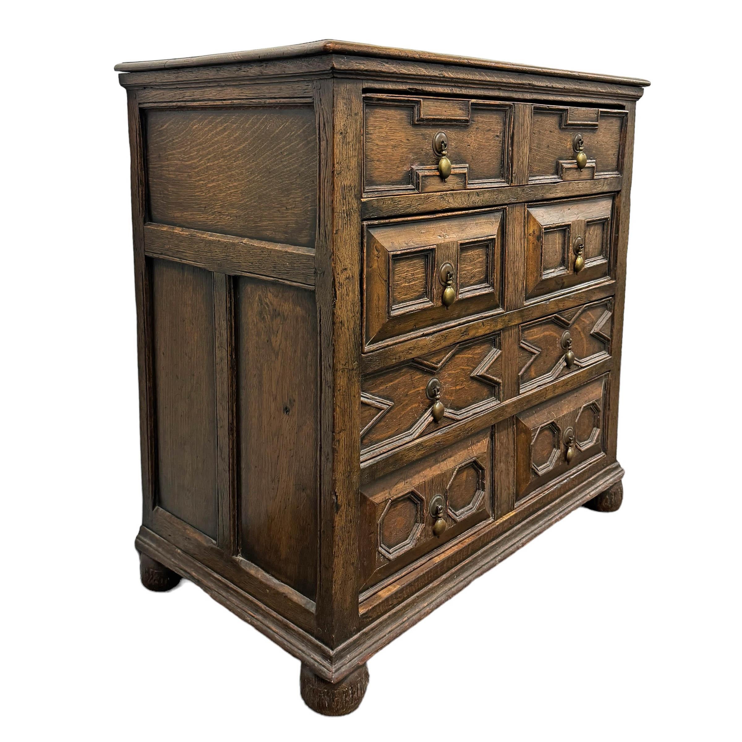 19th Century English William and Mary-Style Chest of Drawers In Good Condition For Sale In Chicago, IL