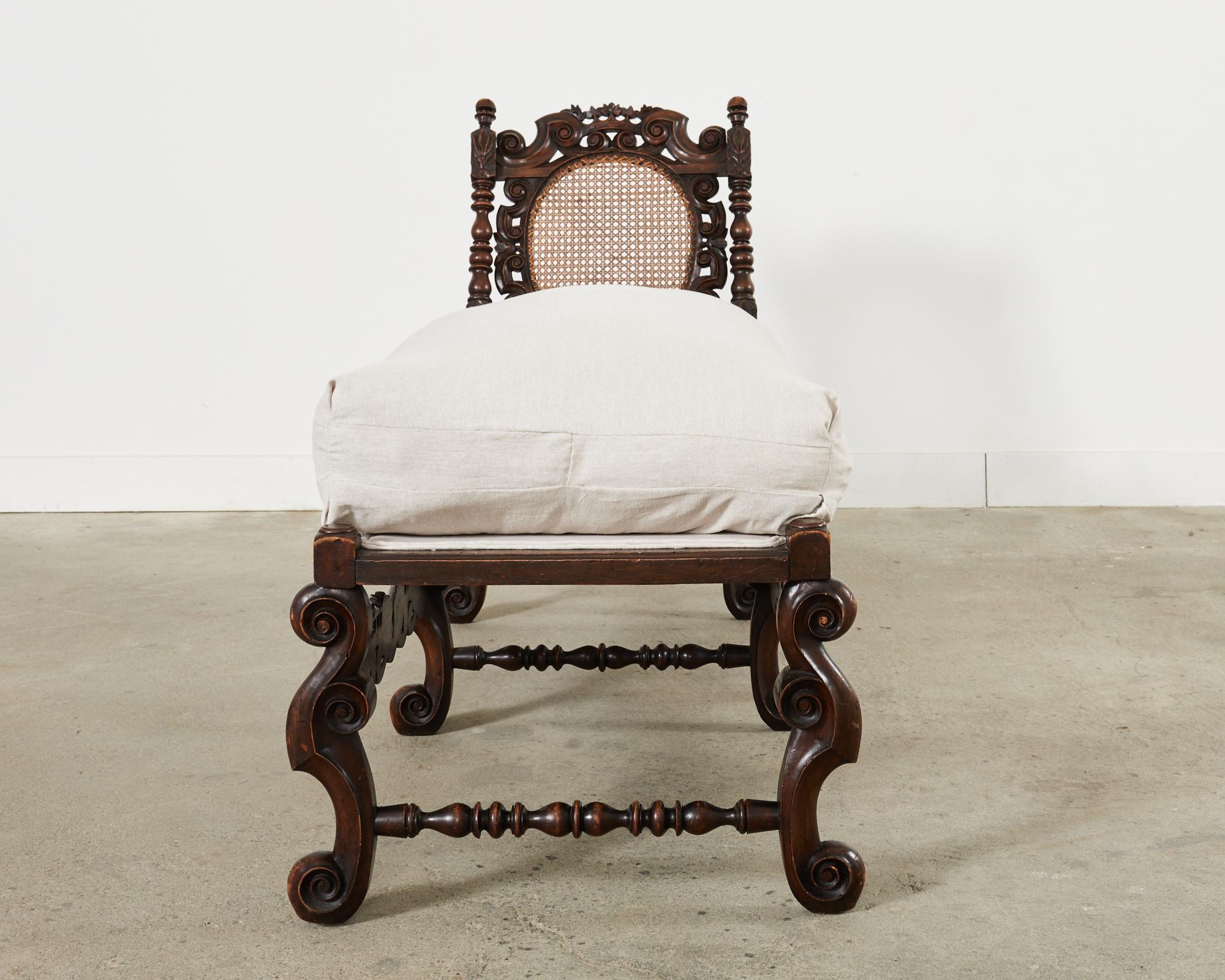 Hand-Crafted 19th Century English William and Mary Walnut Chaise Longue For Sale