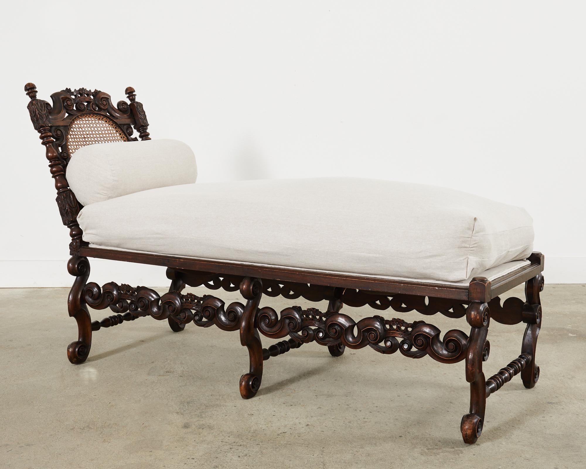19th Century English William and Mary Walnut Chaise Longue In Good Condition For Sale In Rio Vista, CA