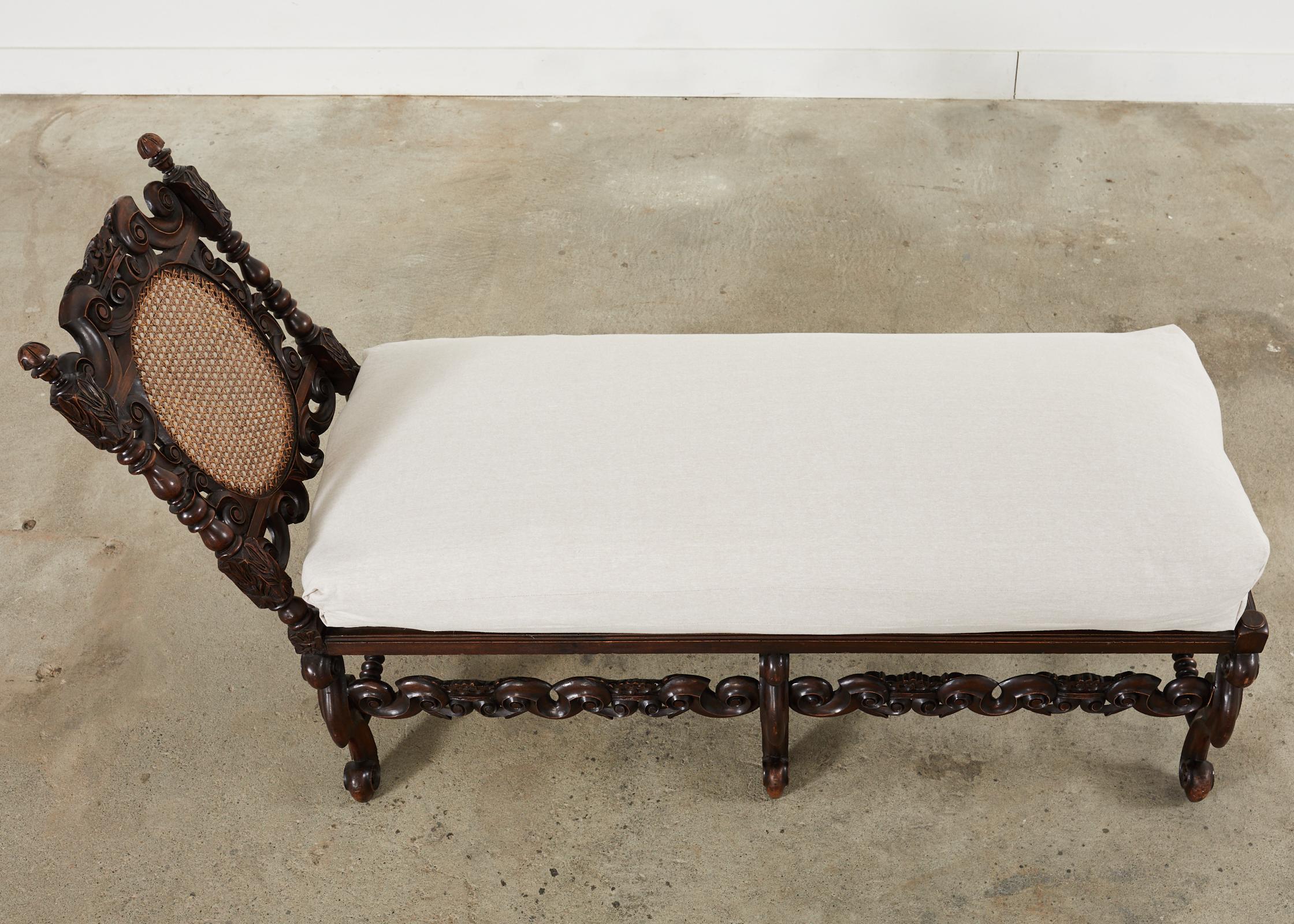 19th Century English William and Mary Walnut Chaise Longue For Sale 1