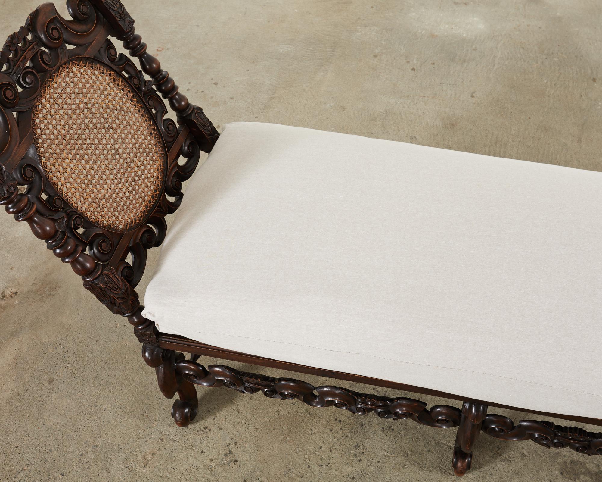 19th Century English William and Mary Walnut Chaise Longue For Sale 2