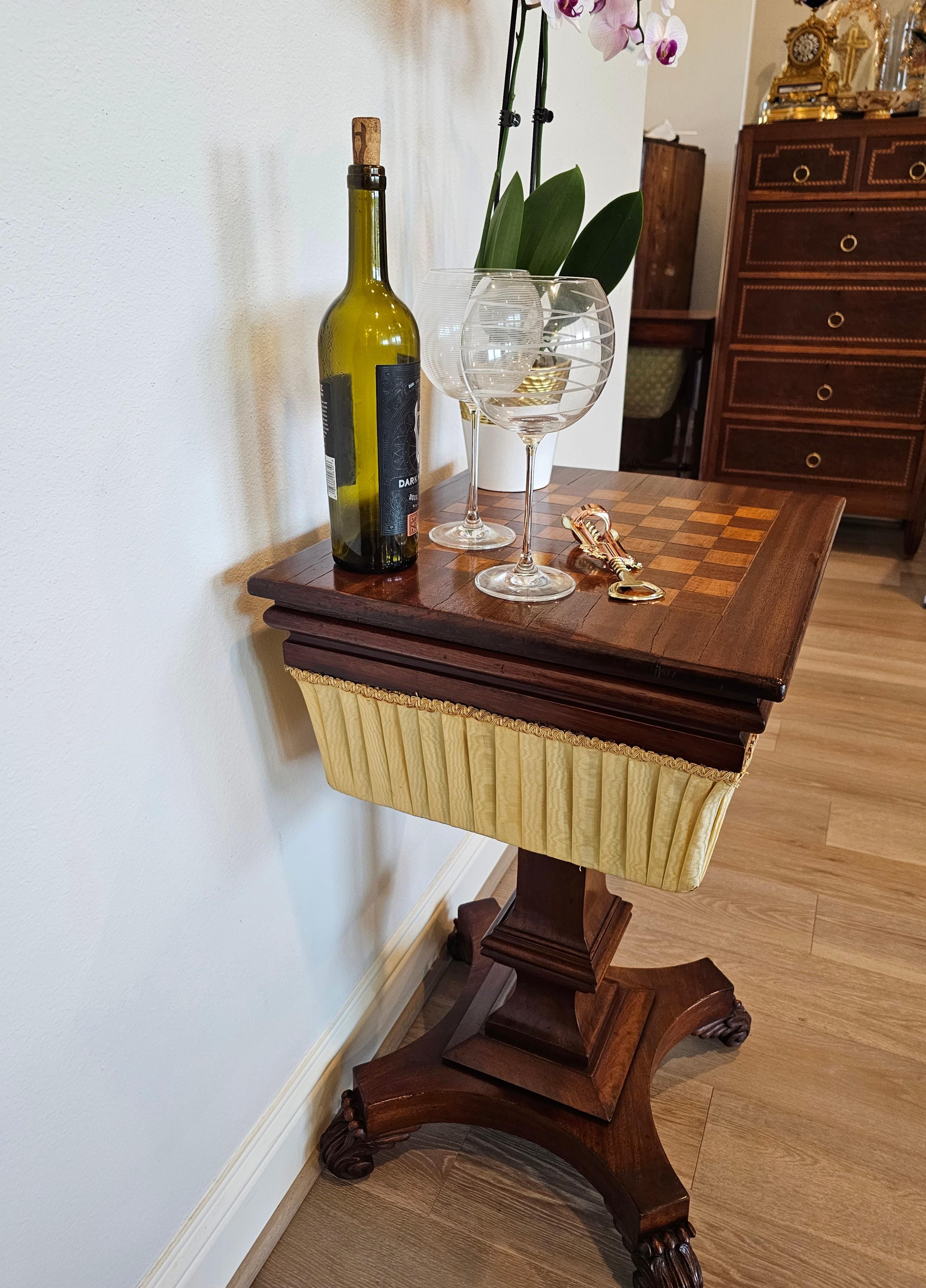 19. Jahrhundert Englisch William IV Periode Mahagoni Spiele Tabelle Sewing Stand im Angebot 12