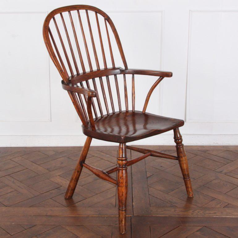 An early 19th century English bow-back Windsor armchair with an elm seat, circa 1830.





  