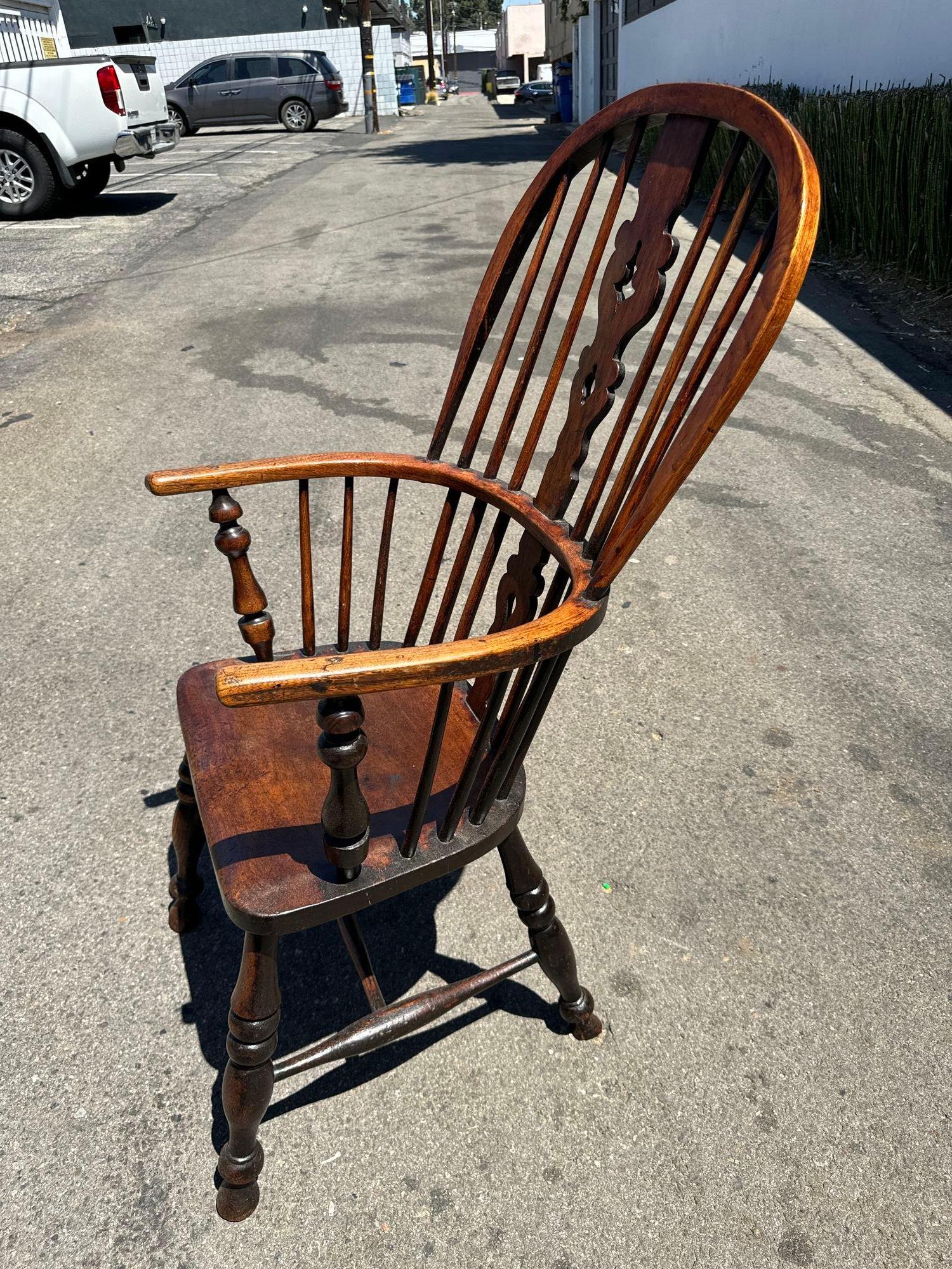 Silla Windsor inglesa del siglo XIX. Madera de Olmo. Bonita pátina