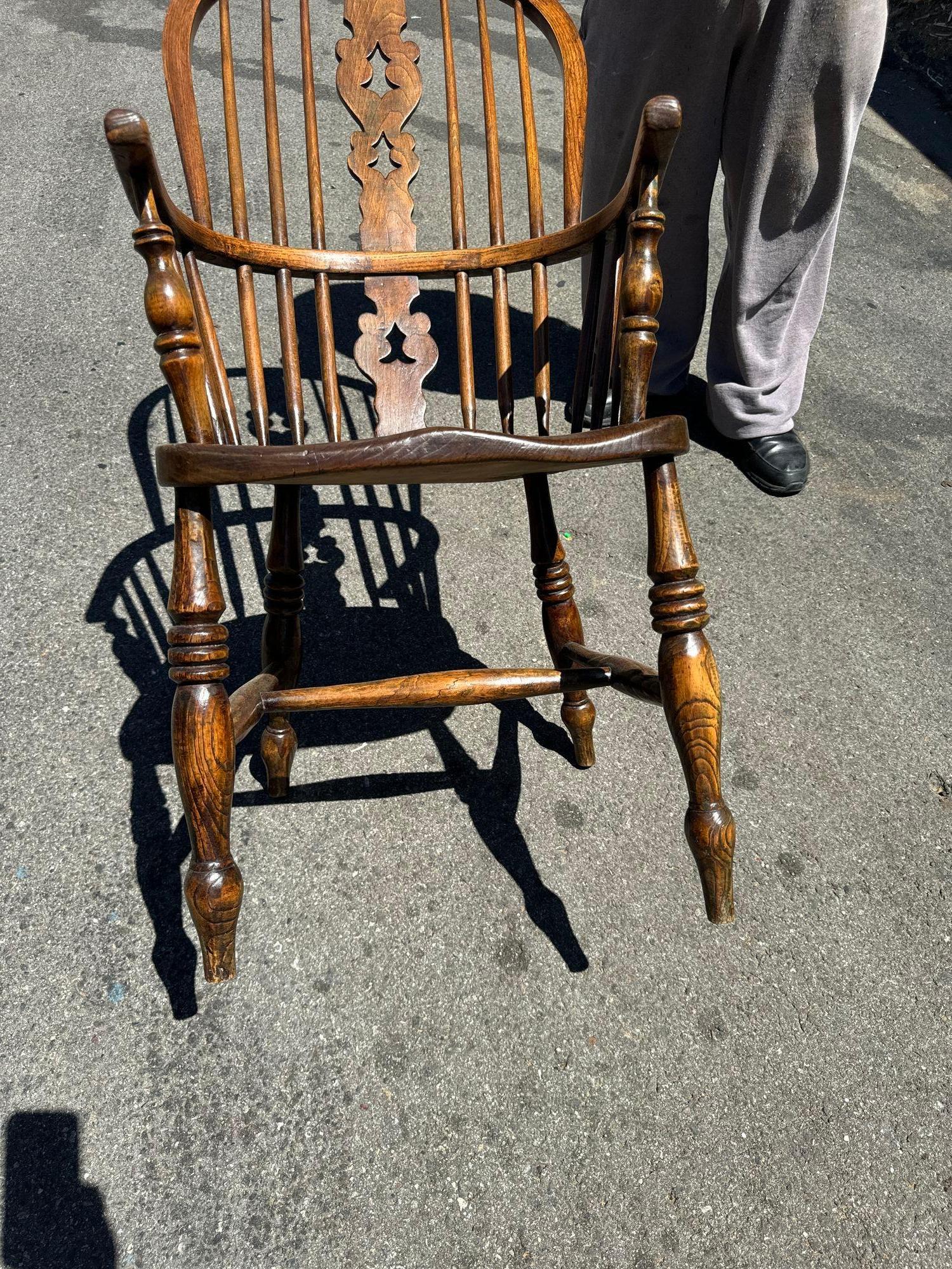 Elm 19th Century English Windsor Chair
