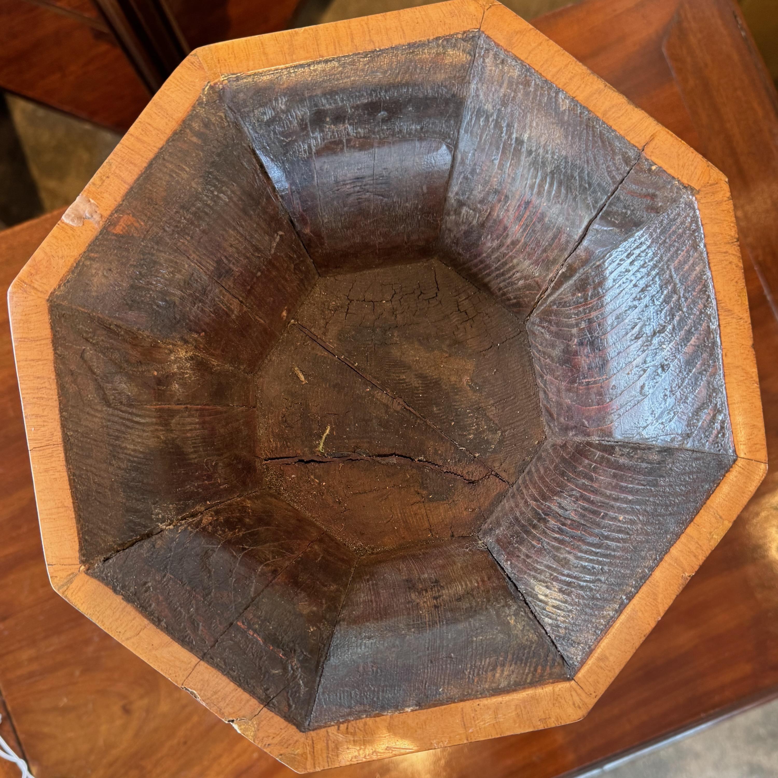 19th Century English Wood Urn In Good Condition In Charlottesville, VA