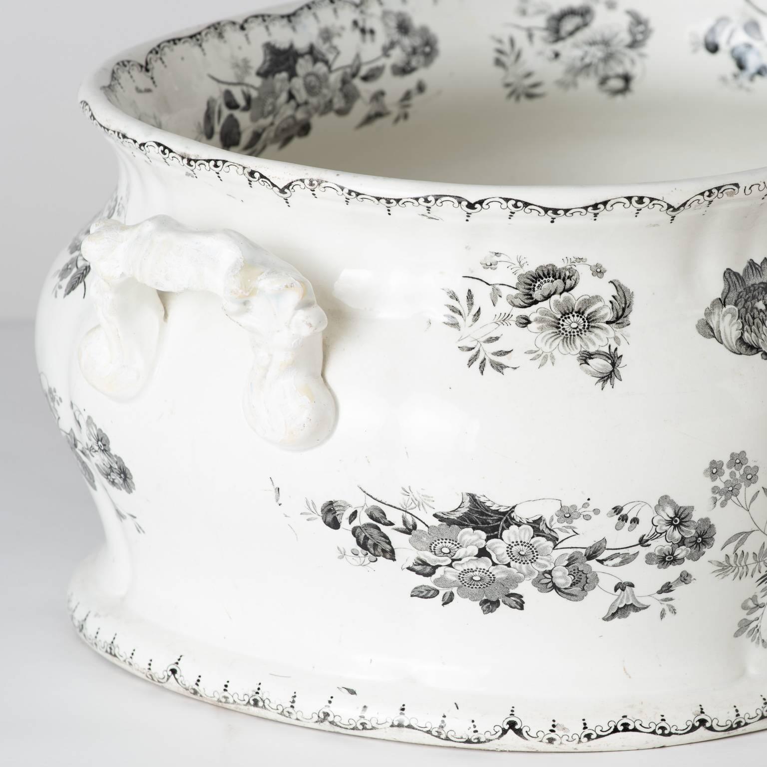 19th Century English Woodbine Pattern Transferware Foot-Tub In Good Condition In New Preston, CT