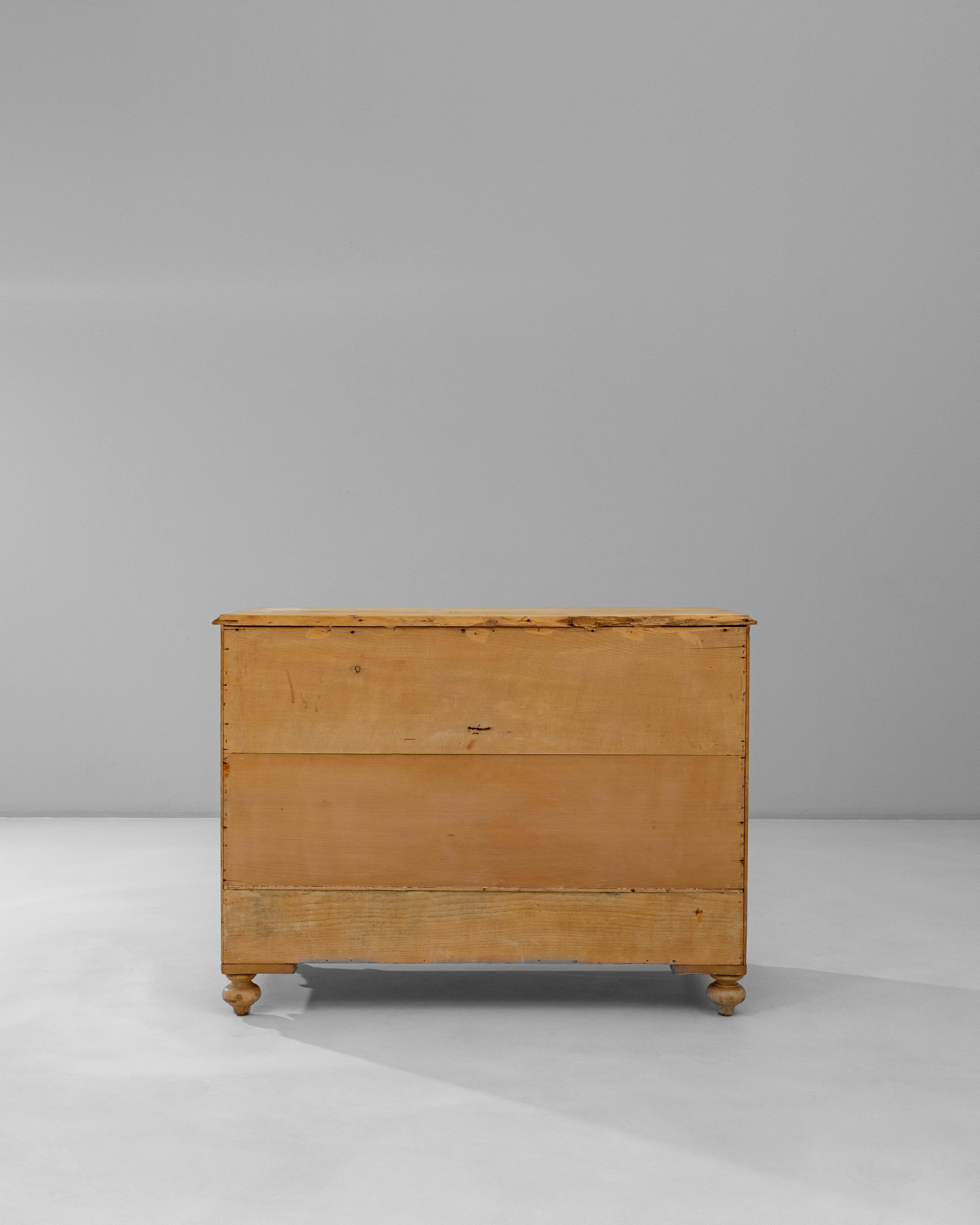 19th Century English Wooden Chest Of Drawers in vendita 8