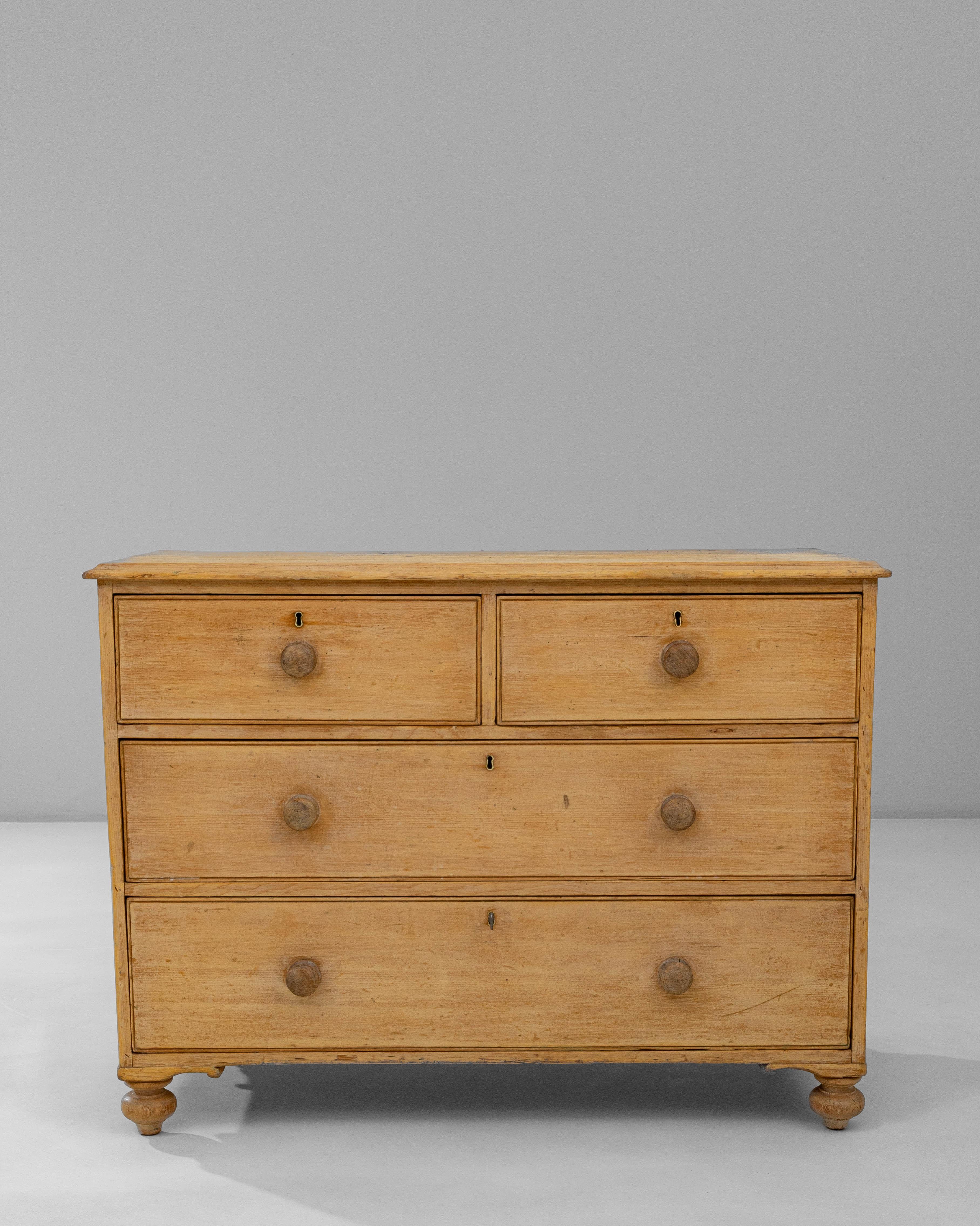 XIX secolo 19th Century English Wooden Chest Of Drawers in vendita