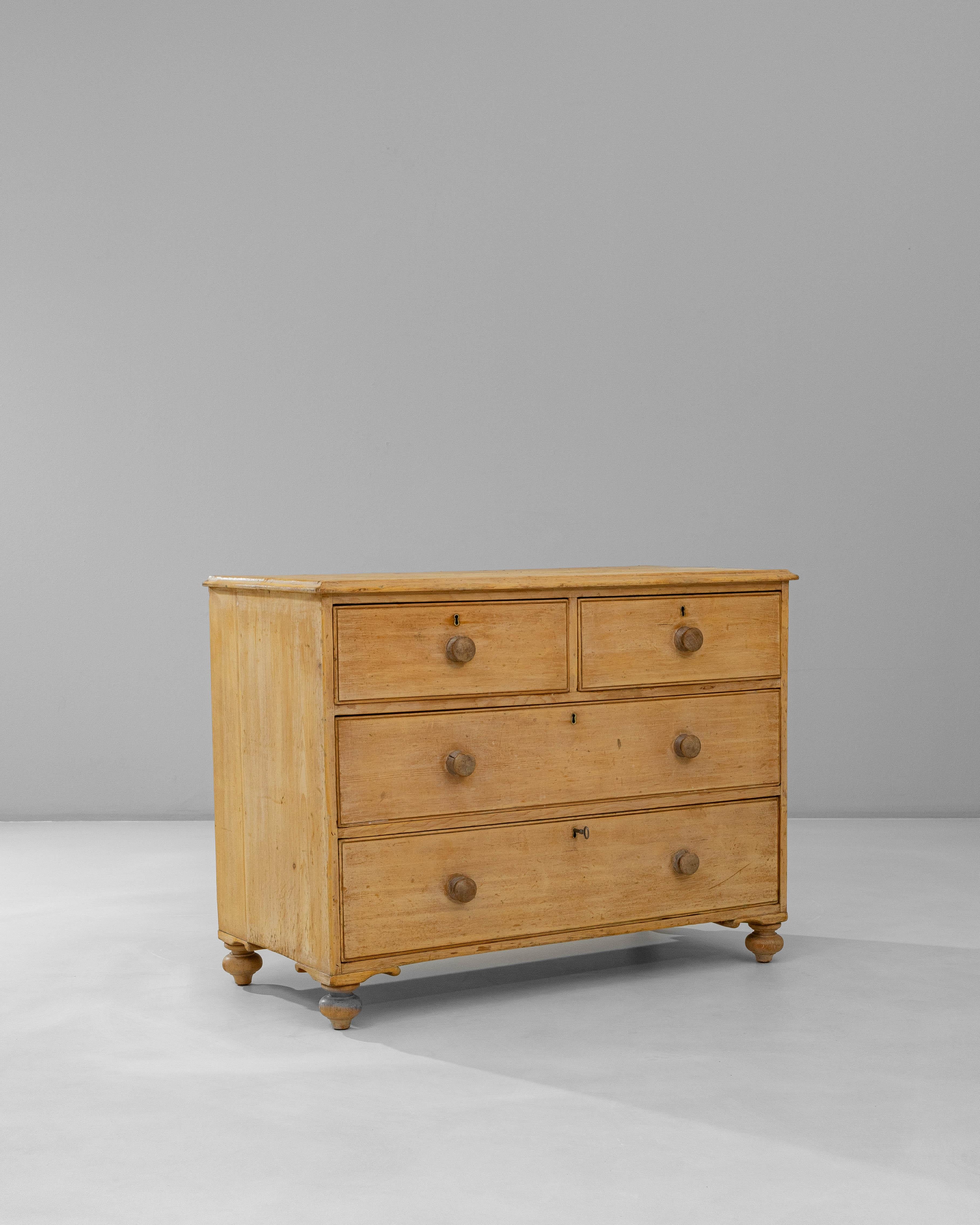 19th Century English Wooden Chest Of Drawers in vendita 1