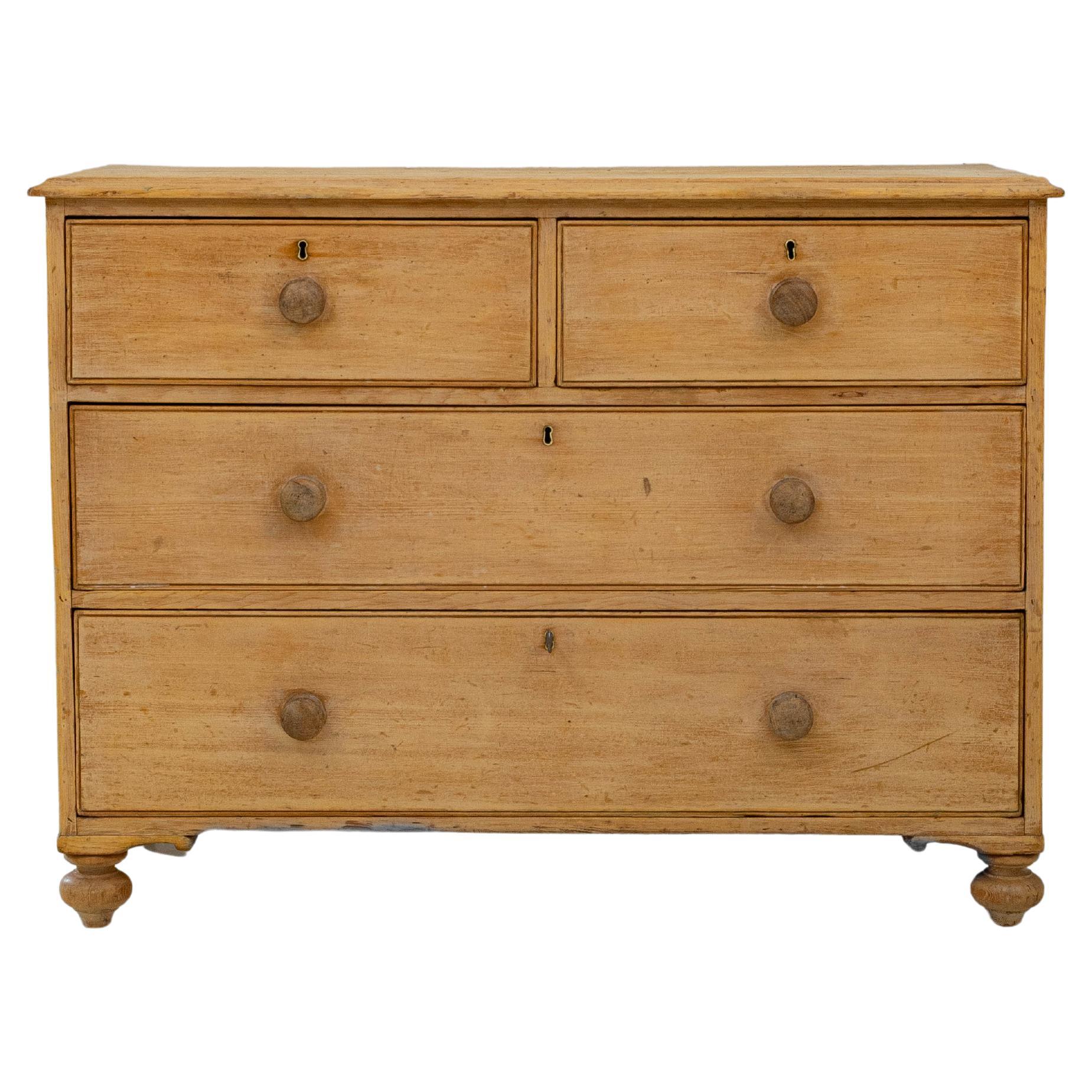 19th Century English Wooden Chest Of Drawers in vendita