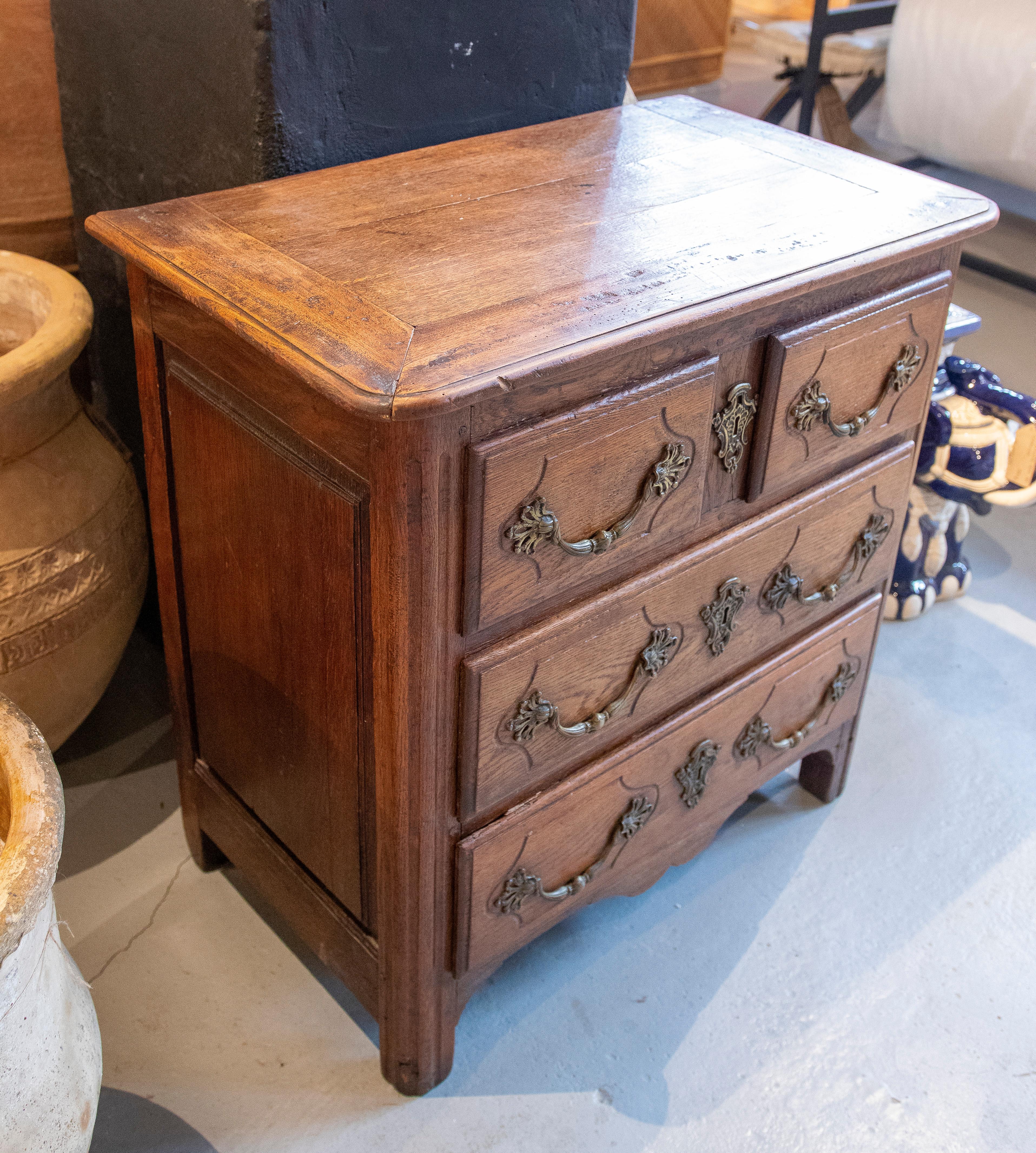 19th Century English Wooden Chest of Drawers with Three Drawers and Iron Fitting For Sale 7