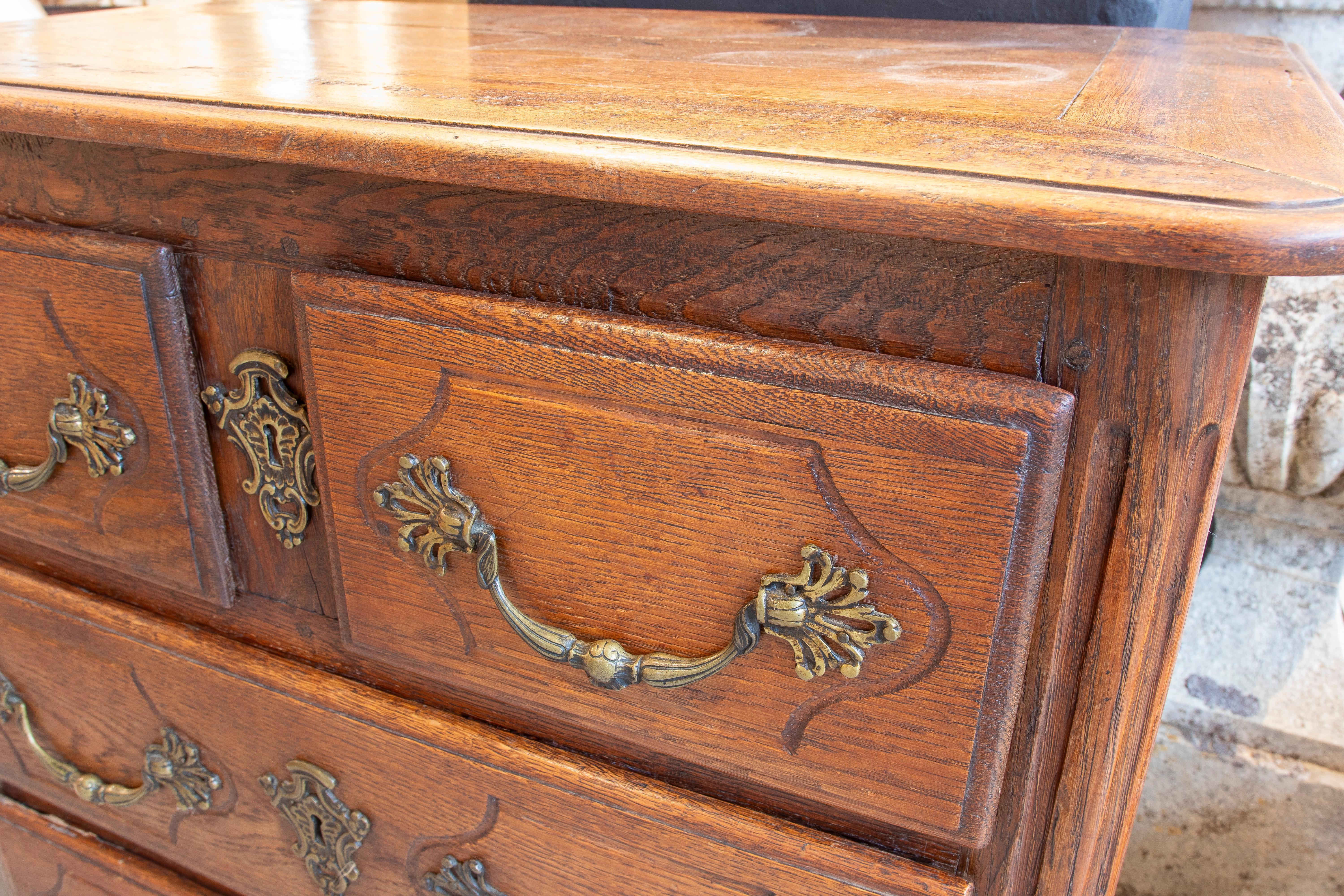 19th Century English Wooden Chest of Drawers with Three Drawers and Iron Fitting For Sale 2