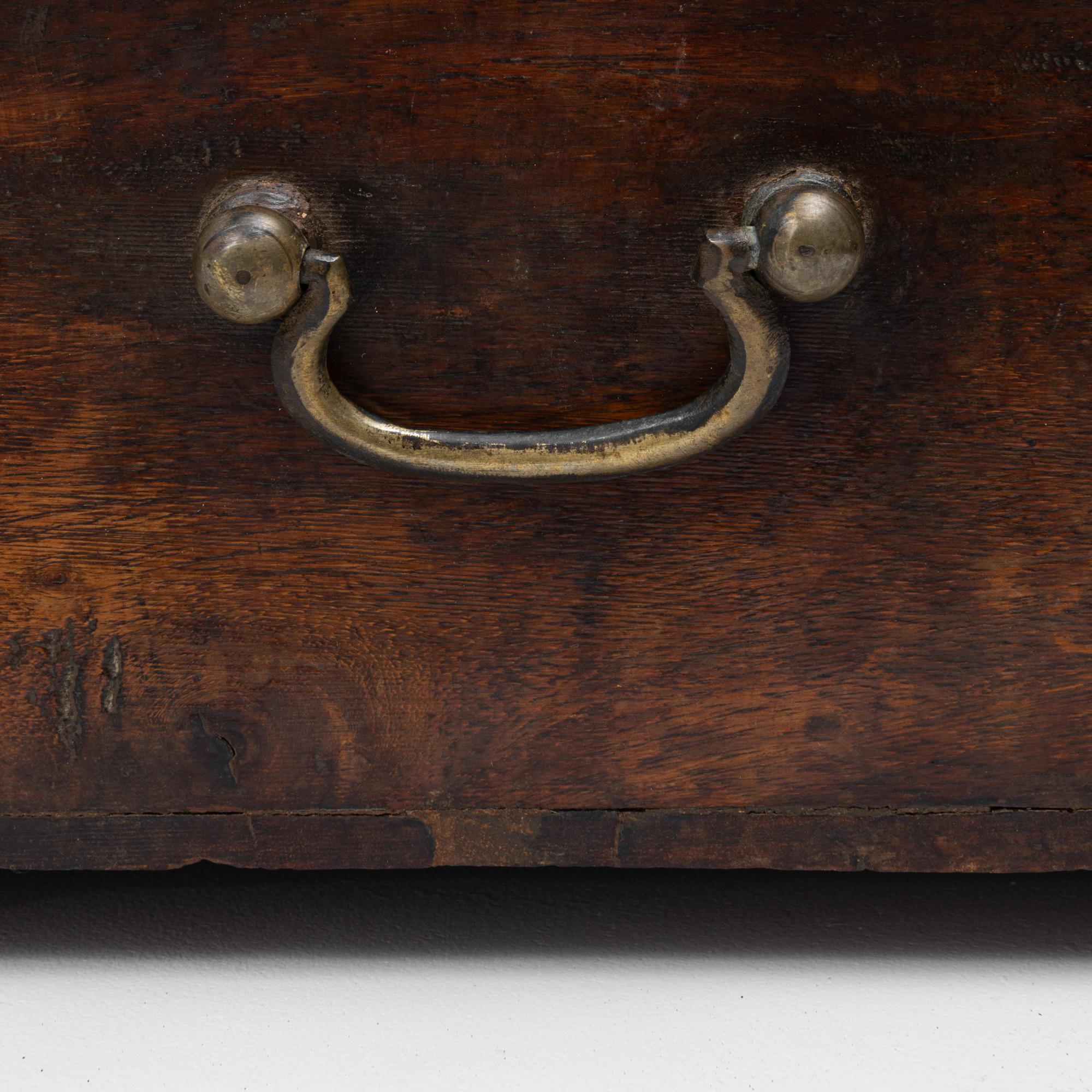 Boîte à souvenirs en bois anglaise du 19e siècle avec écusson en forme de coeur en vente 7