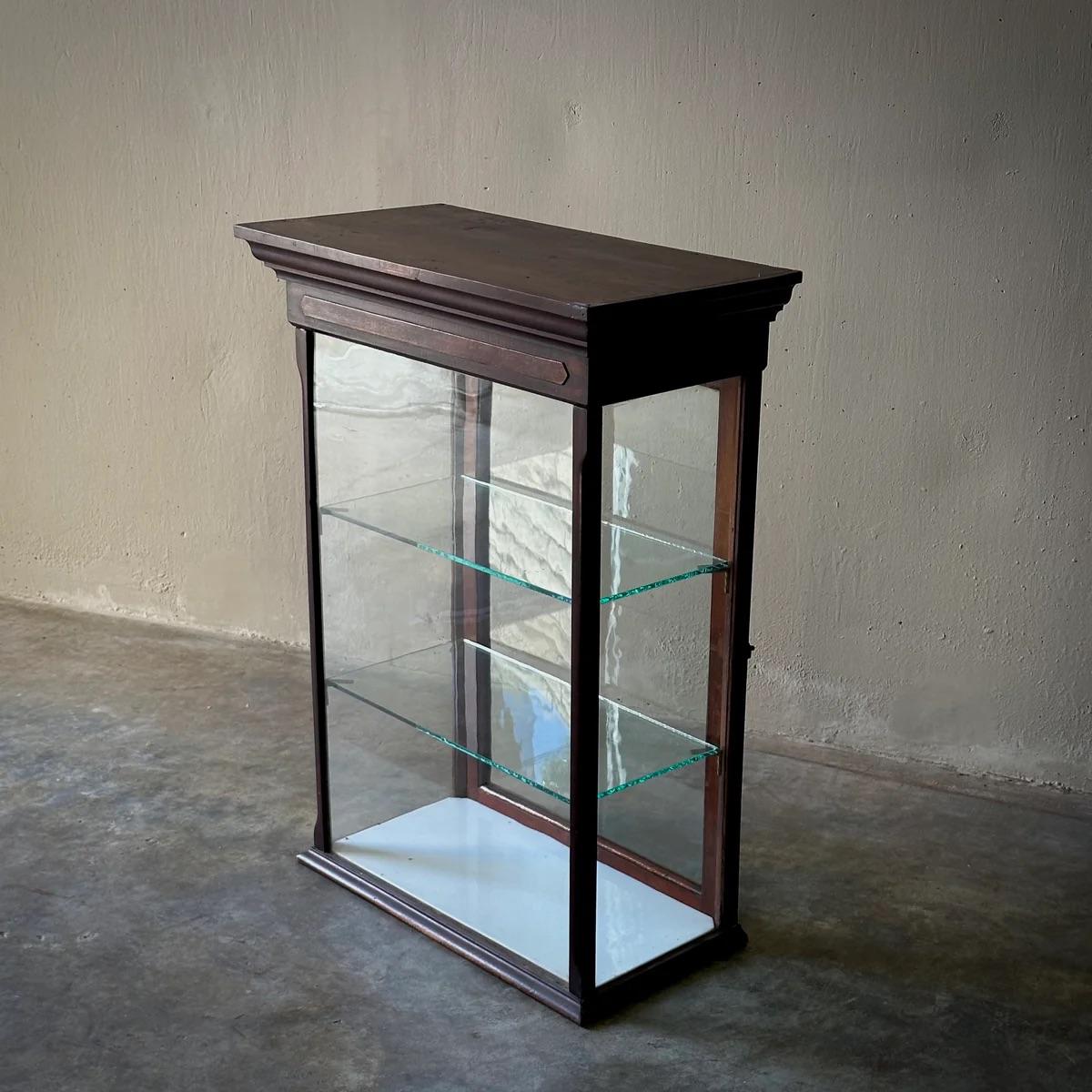 Glass 19th Century English Wooden Tabletop Display Case For Sale