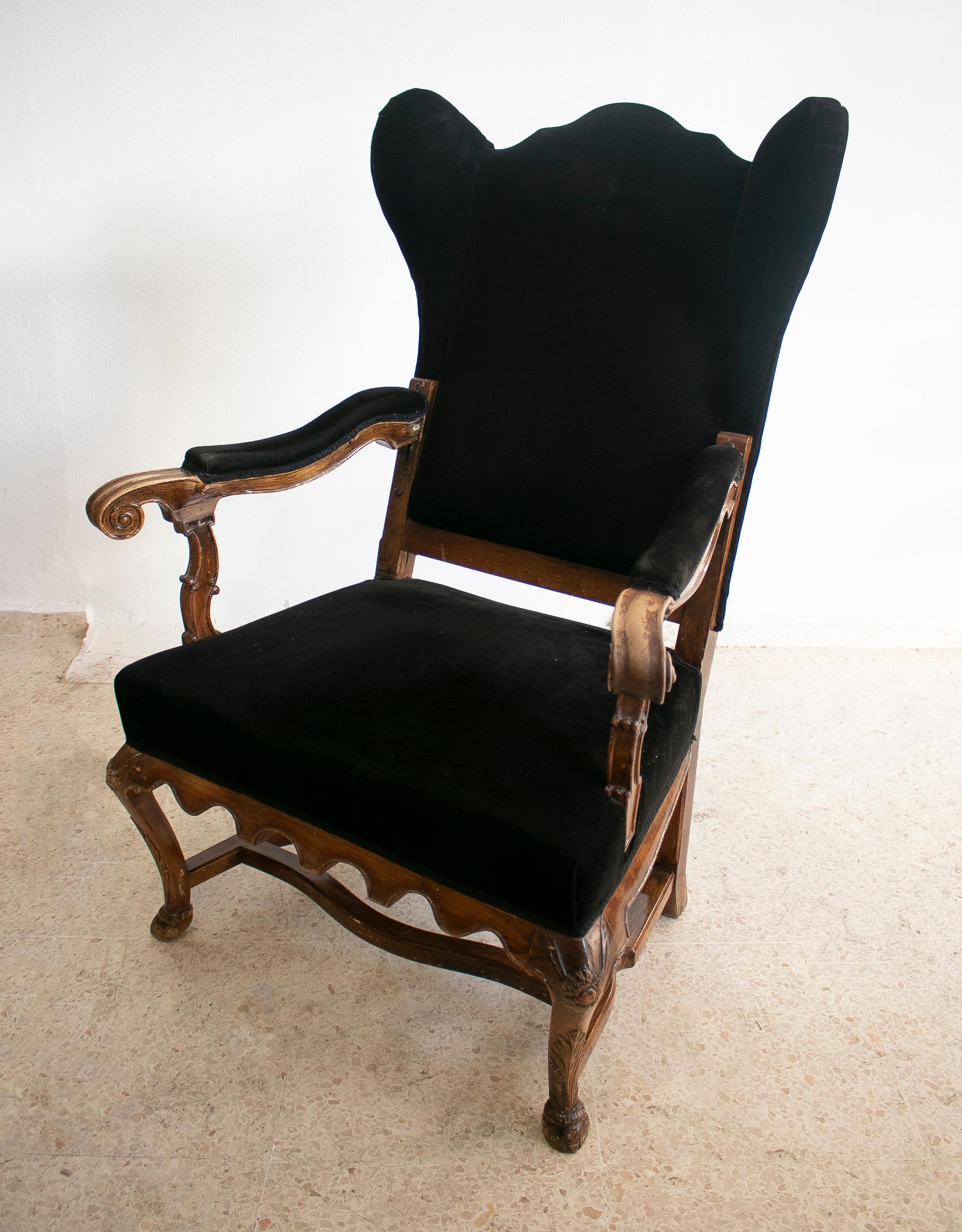 19th Century English Wooden Winged Armchair w/ Velvet Upholstery For Sale 1