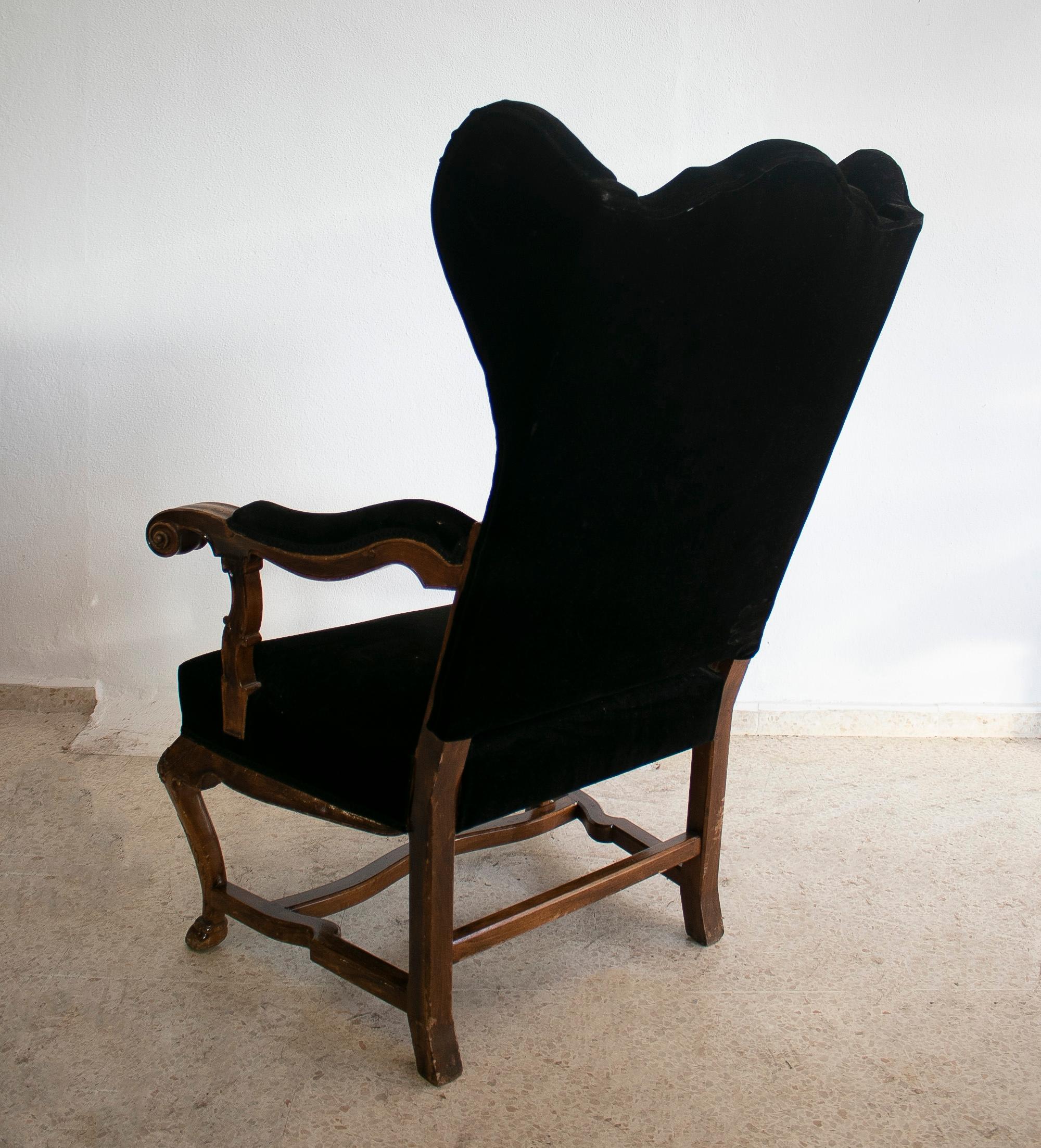 19th Century English Wooden Winged Armchair w/ Velvet Upholstery For Sale 2