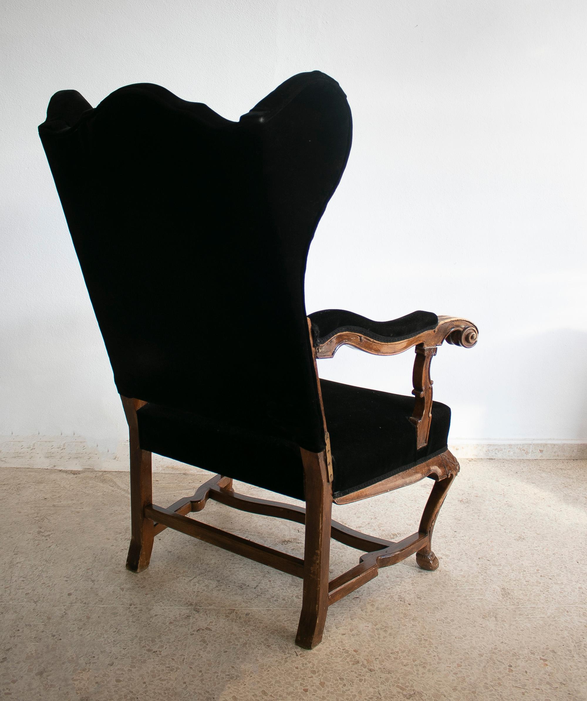 19th Century English Wooden Winged Armchair w/ Velvet Upholstery For Sale 4