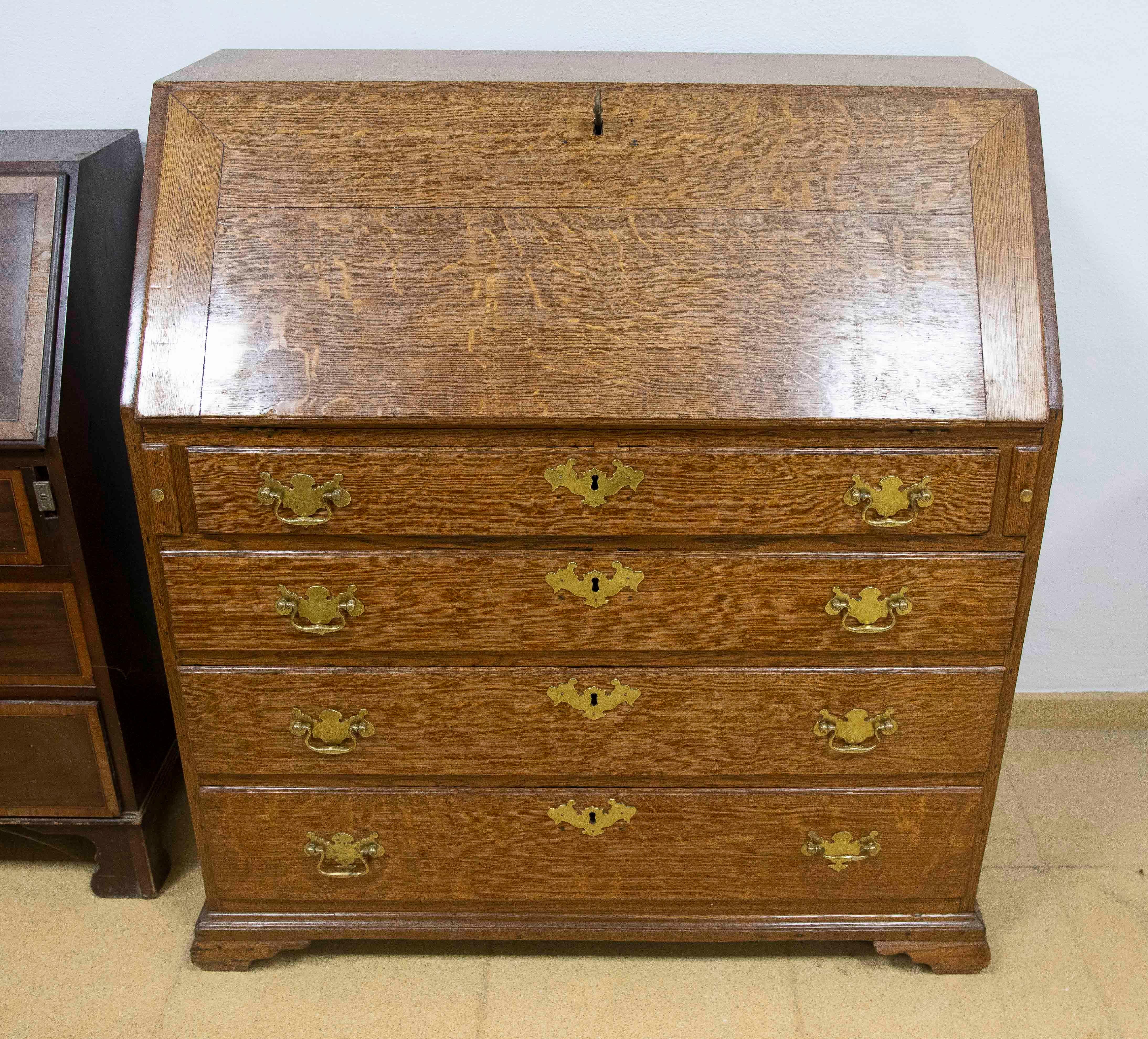 Bronzo Scrivania inglese del XIX secolo con cassetti e anta a battente e mano originale in vendita