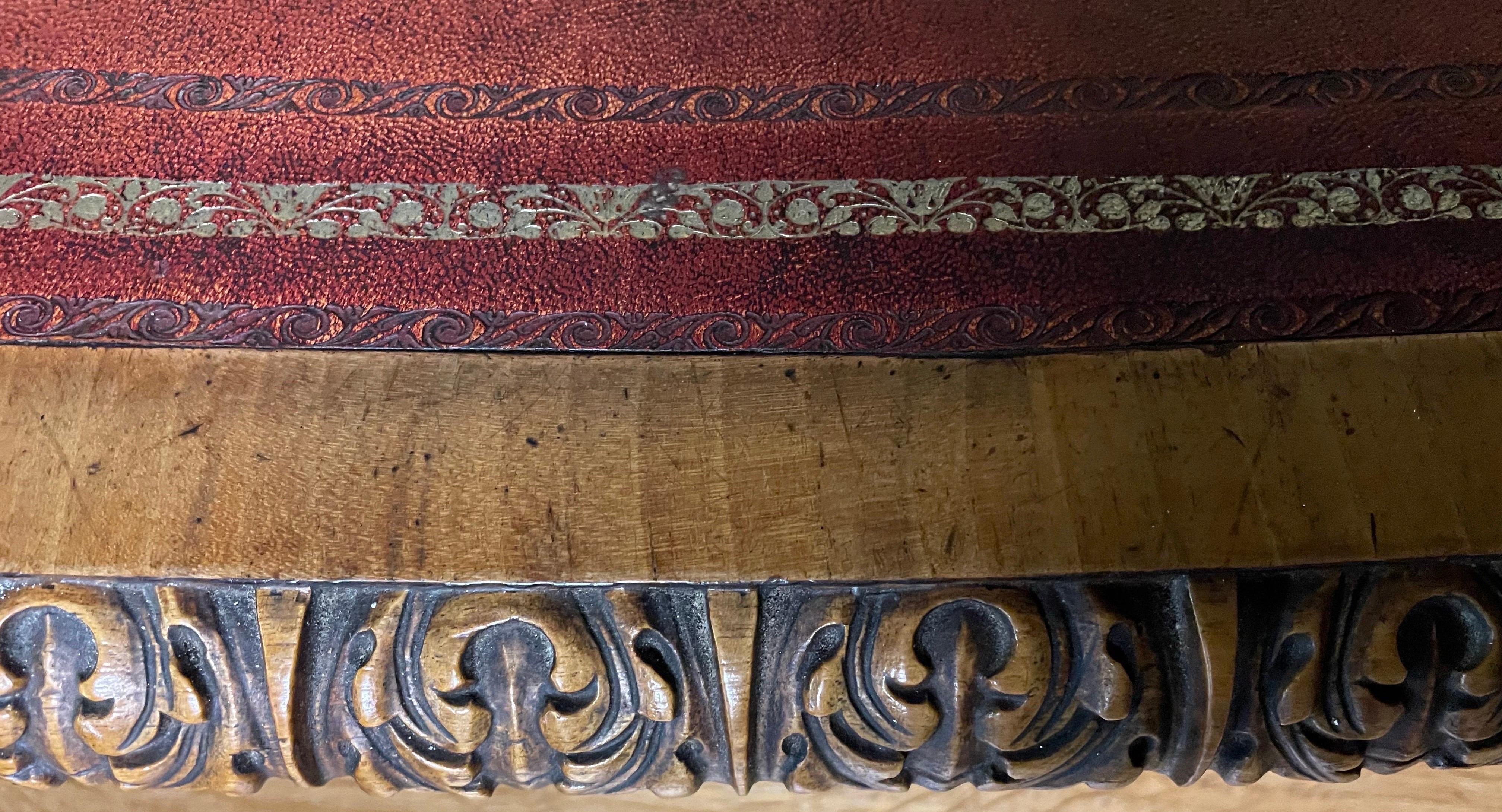 Sculpté Table de lecture et d'écriture anglaise du 19ème siècle en vente