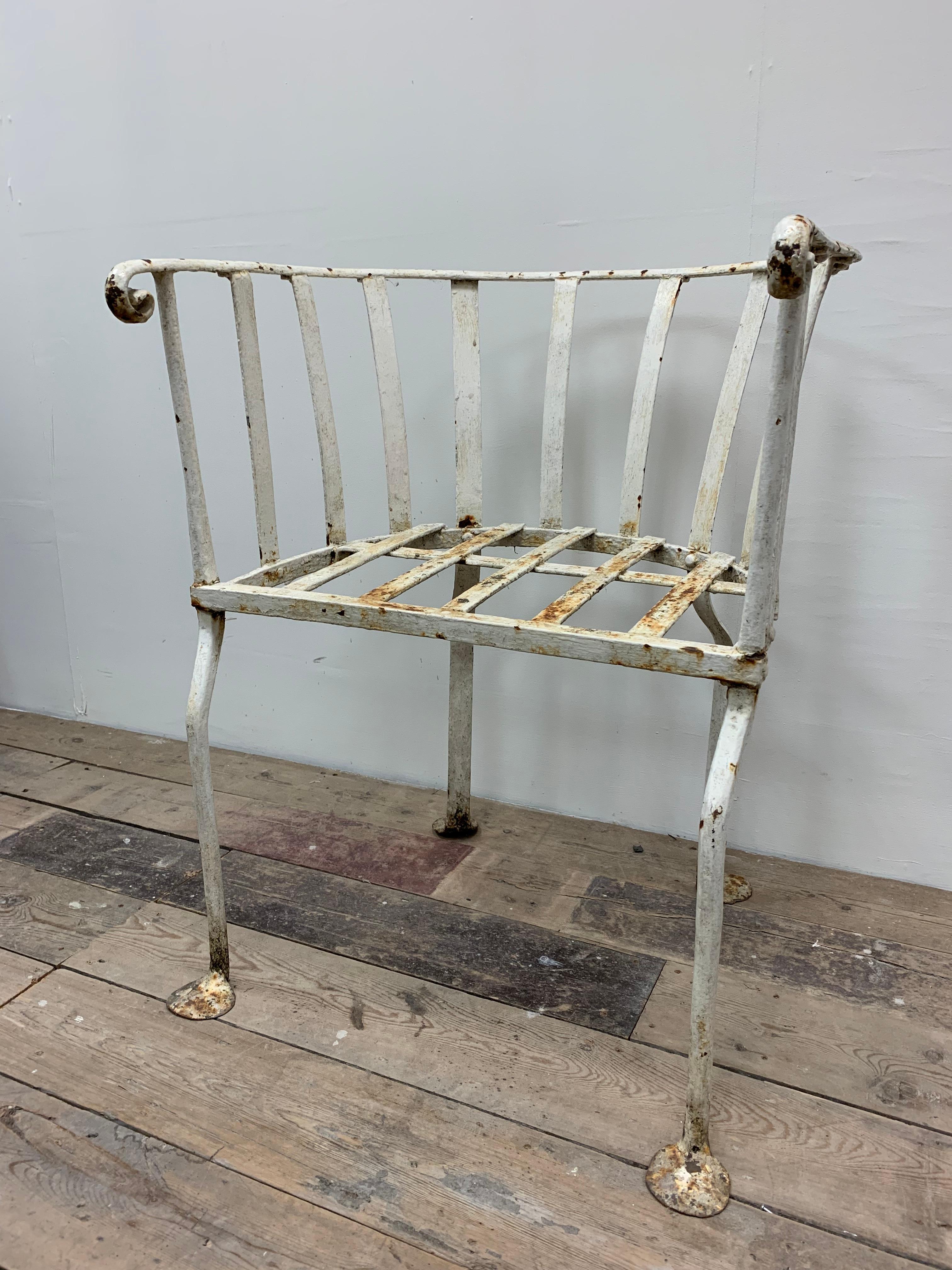 19th Century English Wrought Iron Garden Chair with a Curved Rounded Back In Good Condition For Sale In London, GB