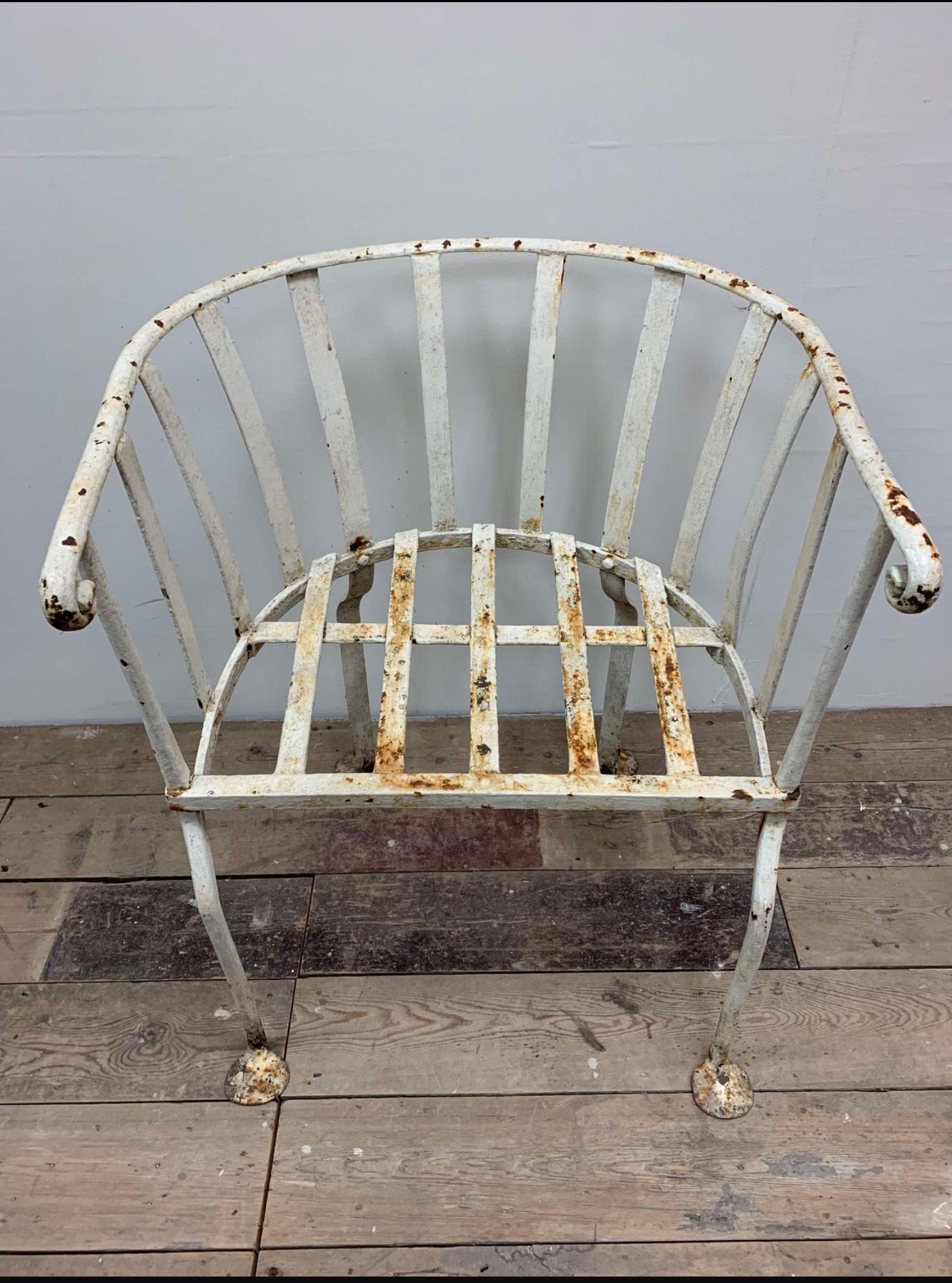 19th century English wrought iron garden chair with curved back For Sale 2