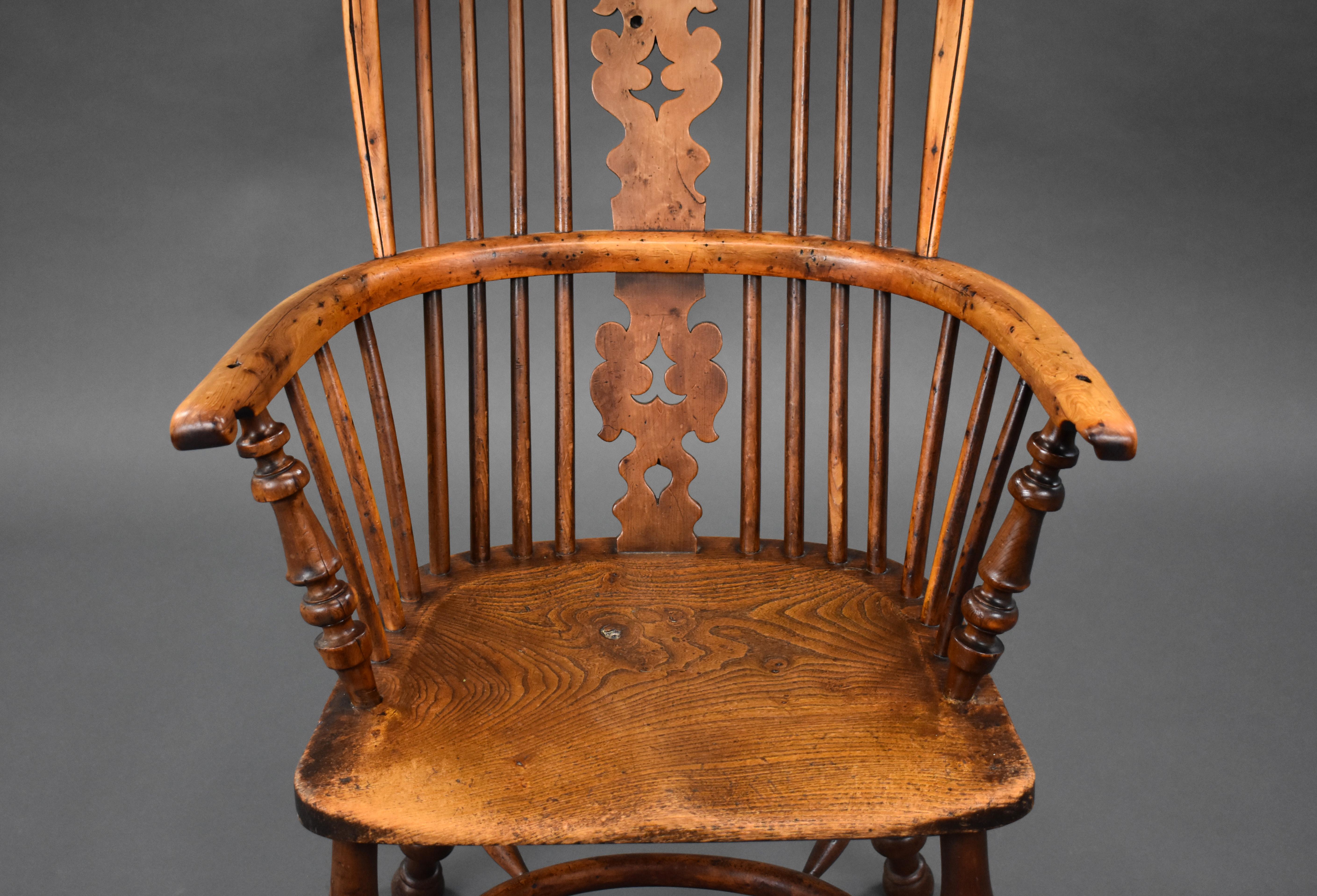 Chaise Windsor anglaise du 19ème siècle à haut dossier en orme et if en vente 2