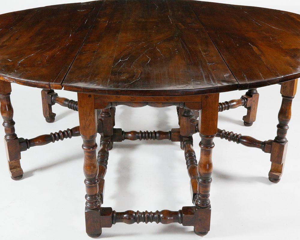 Solid yew wood drop-leaf gateleg dining table. Large size and great patina

Measures: Height. 30.5