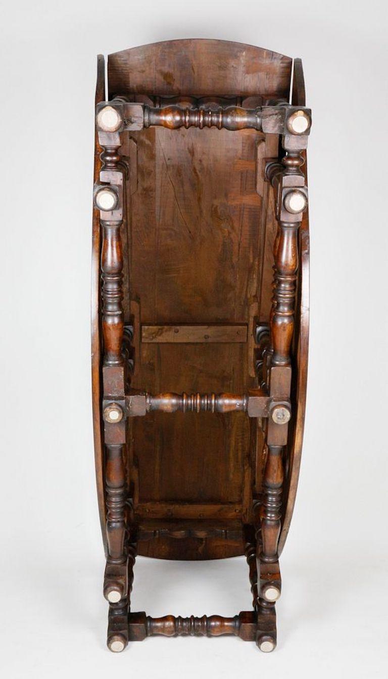 Englischer Esstisch aus Eibenholz mit klappbaren Torbeinen aus dem 19. Jahrhundert im Zustand „Gut“ im Angebot in Essex, MA