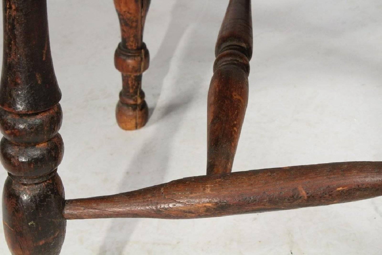 English Bow-Back Windsor Chair In Good Condition For Sale In Southampton, NY