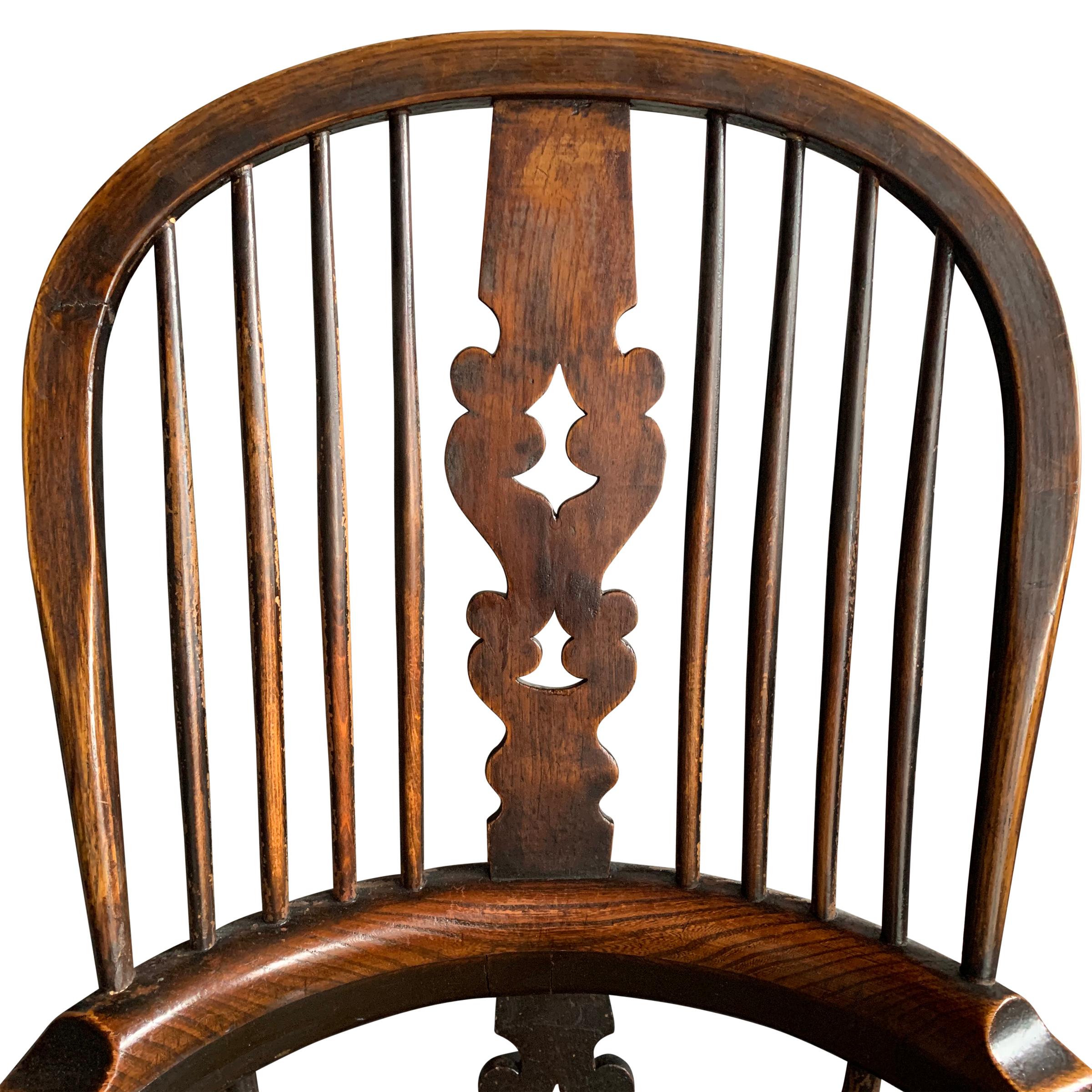 19th Century English Yew Wood Windsor Chair In Good Condition In Chicago, IL