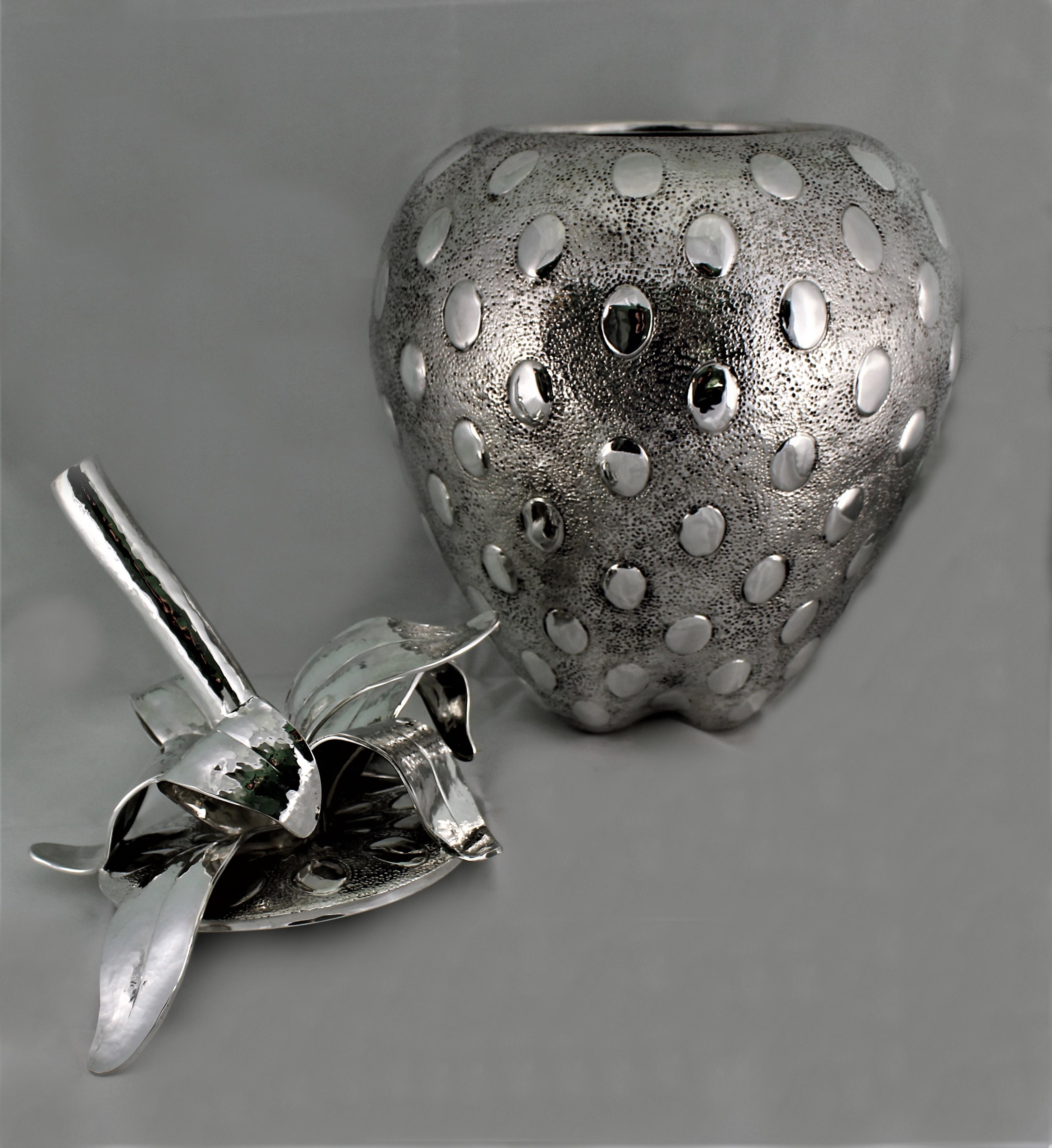 20th Century Engraved Silver Strawberry Centerpiece Cover Venice Italy, 1930s im Angebot 2