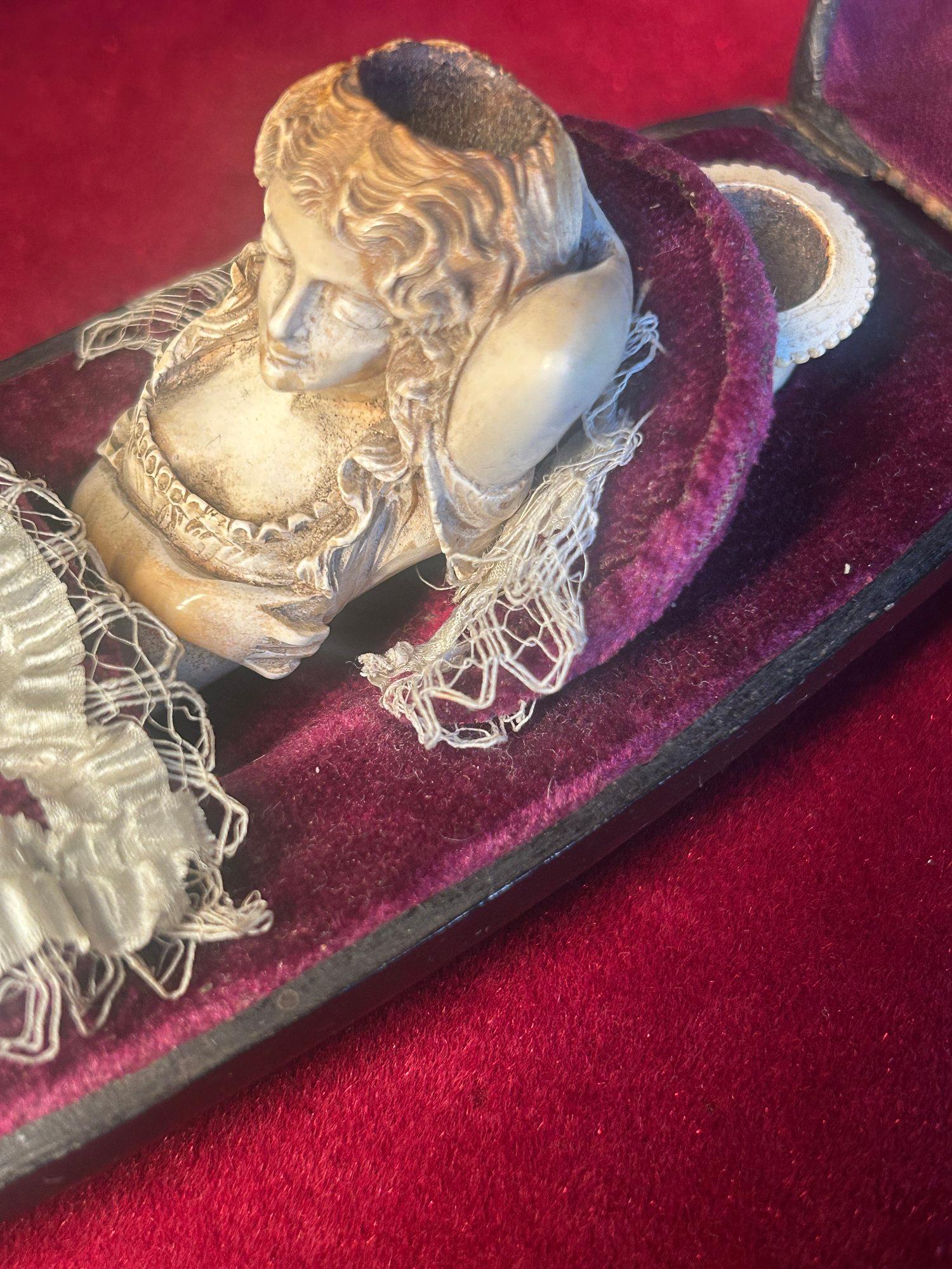 19th Century Erotic Meerschaum Pipe & Cheroot Holders of a Woman in Bed For Sale 6