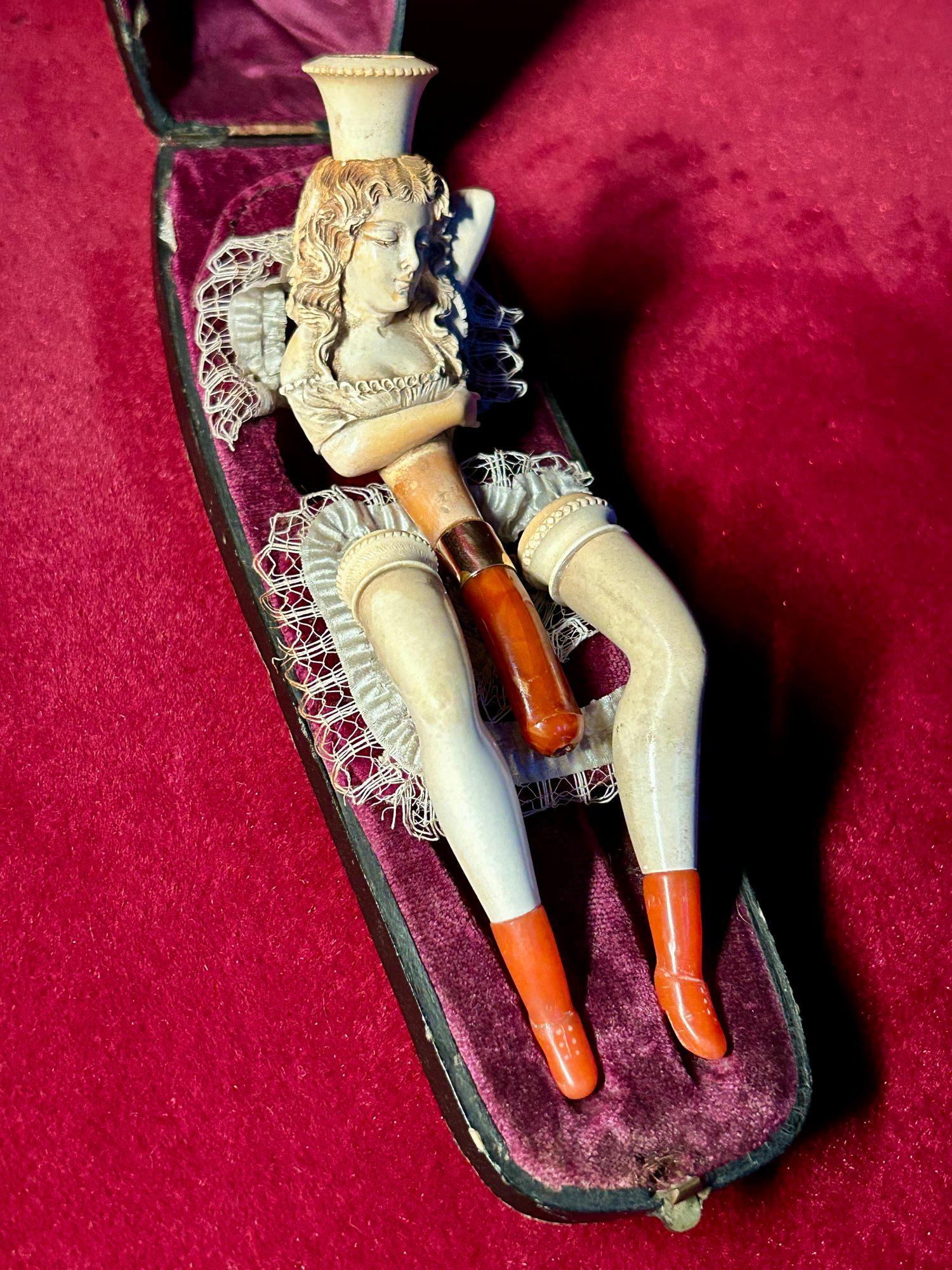 19th Century Erotic Meerschaum Pipe & Cheroot Holders of a Woman in Bed In Good Condition For Sale In London, GB