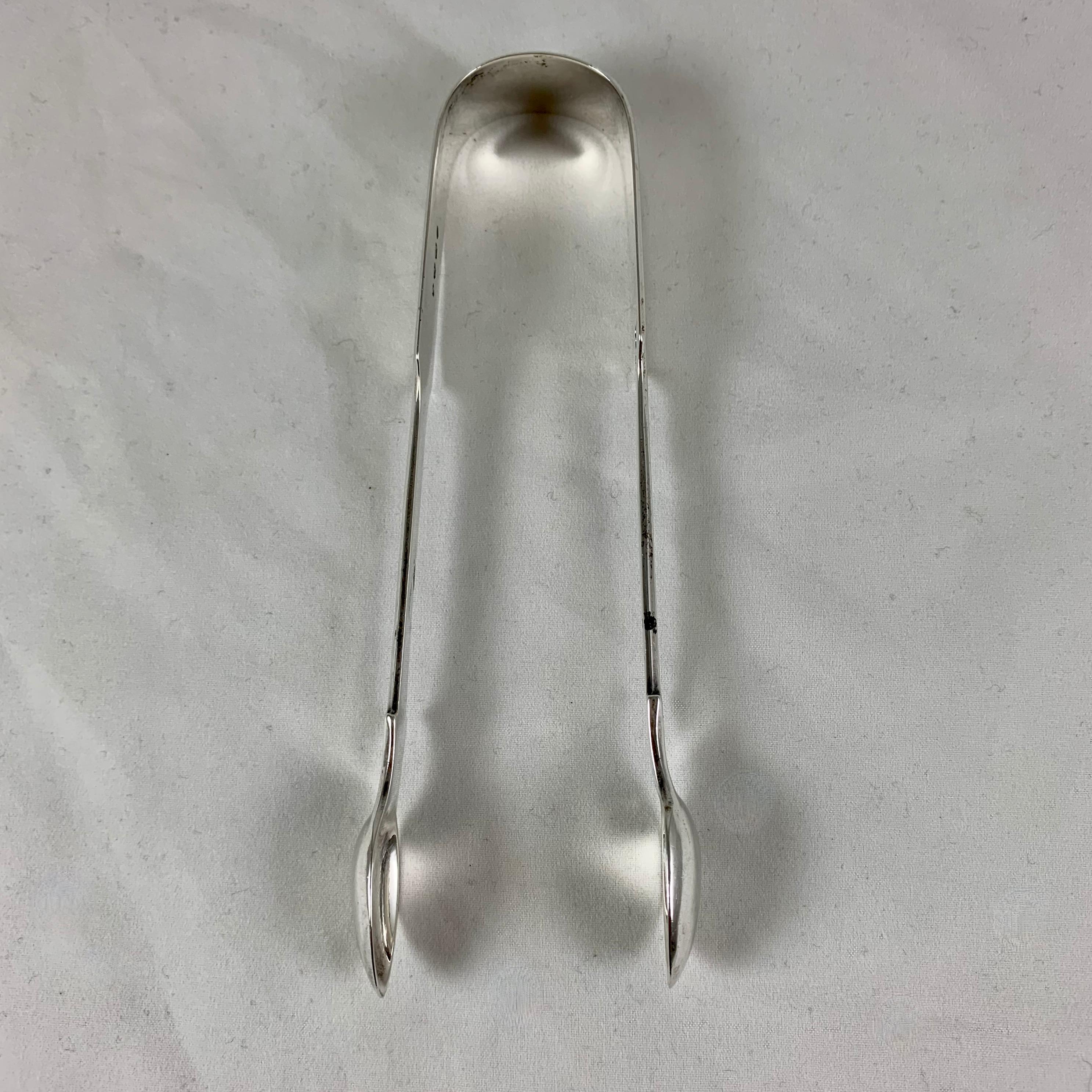 Victorian 19th Century Estate Sterling Silver Serving English Fiddle Sugar Tongs, 1865  For Sale
