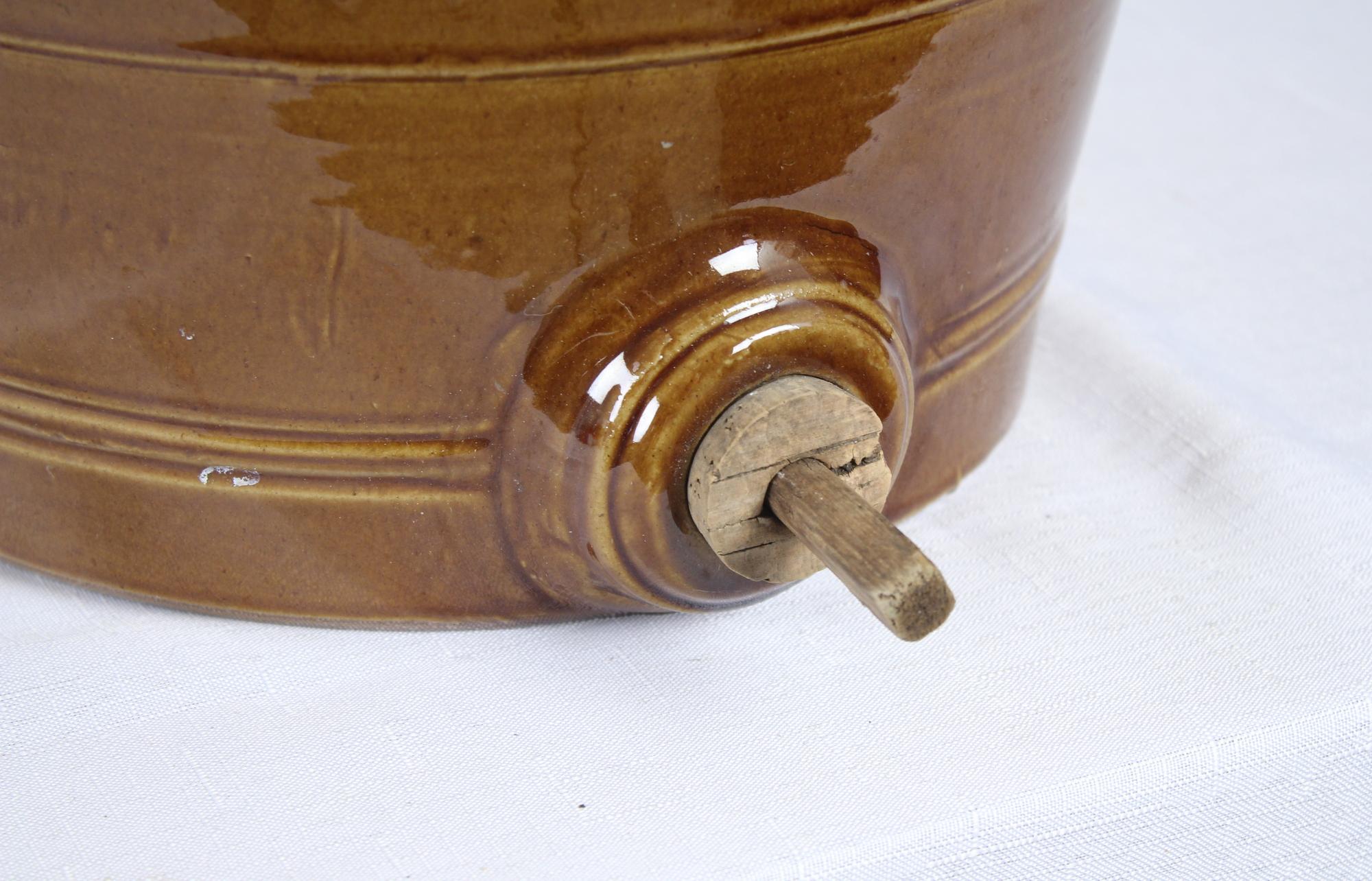 19th Century Etherium Water Crock In Good Condition For Sale In Port Chester, NY