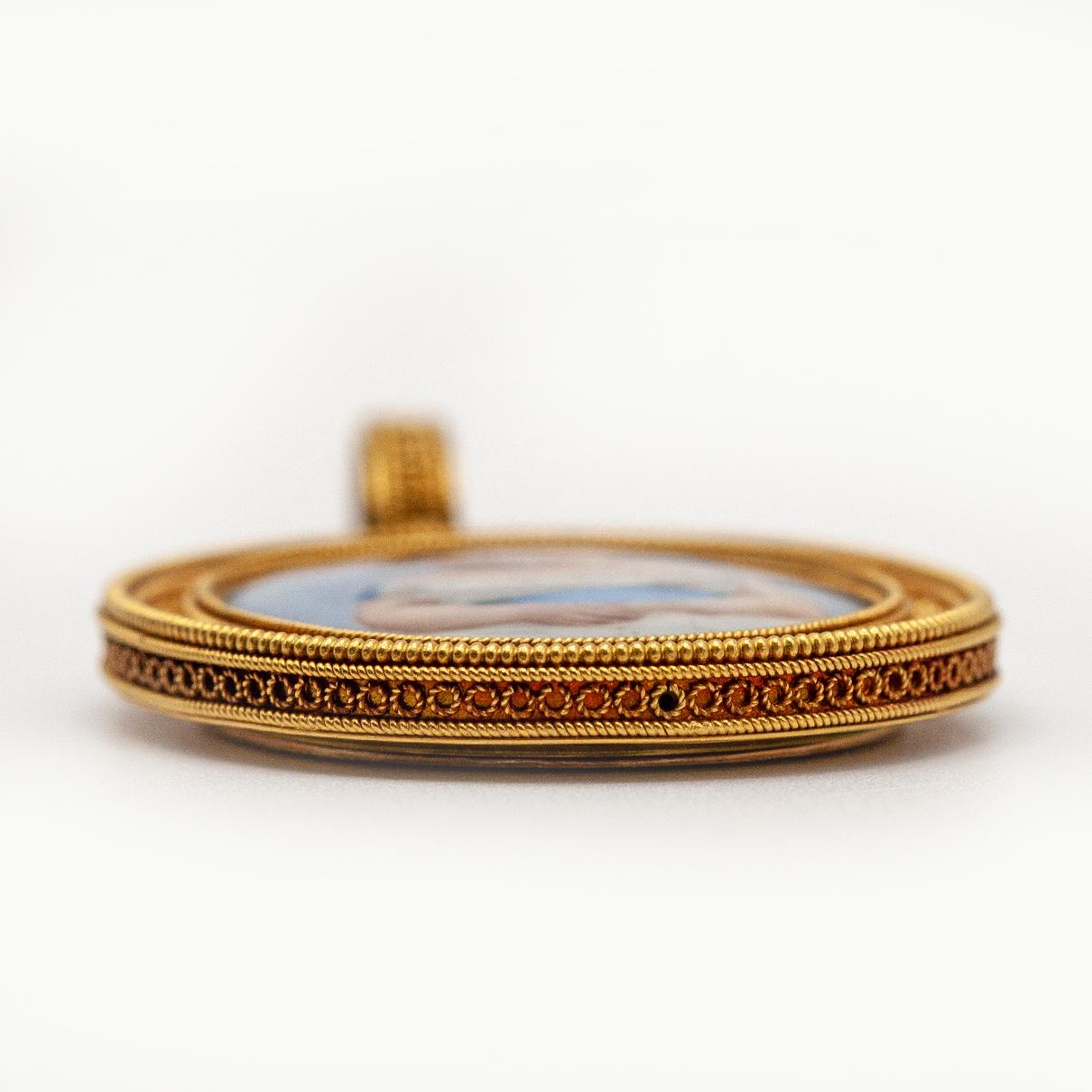 Pendentif en émail avec portrait, 19e siècle, Revive étrusque en vente 7