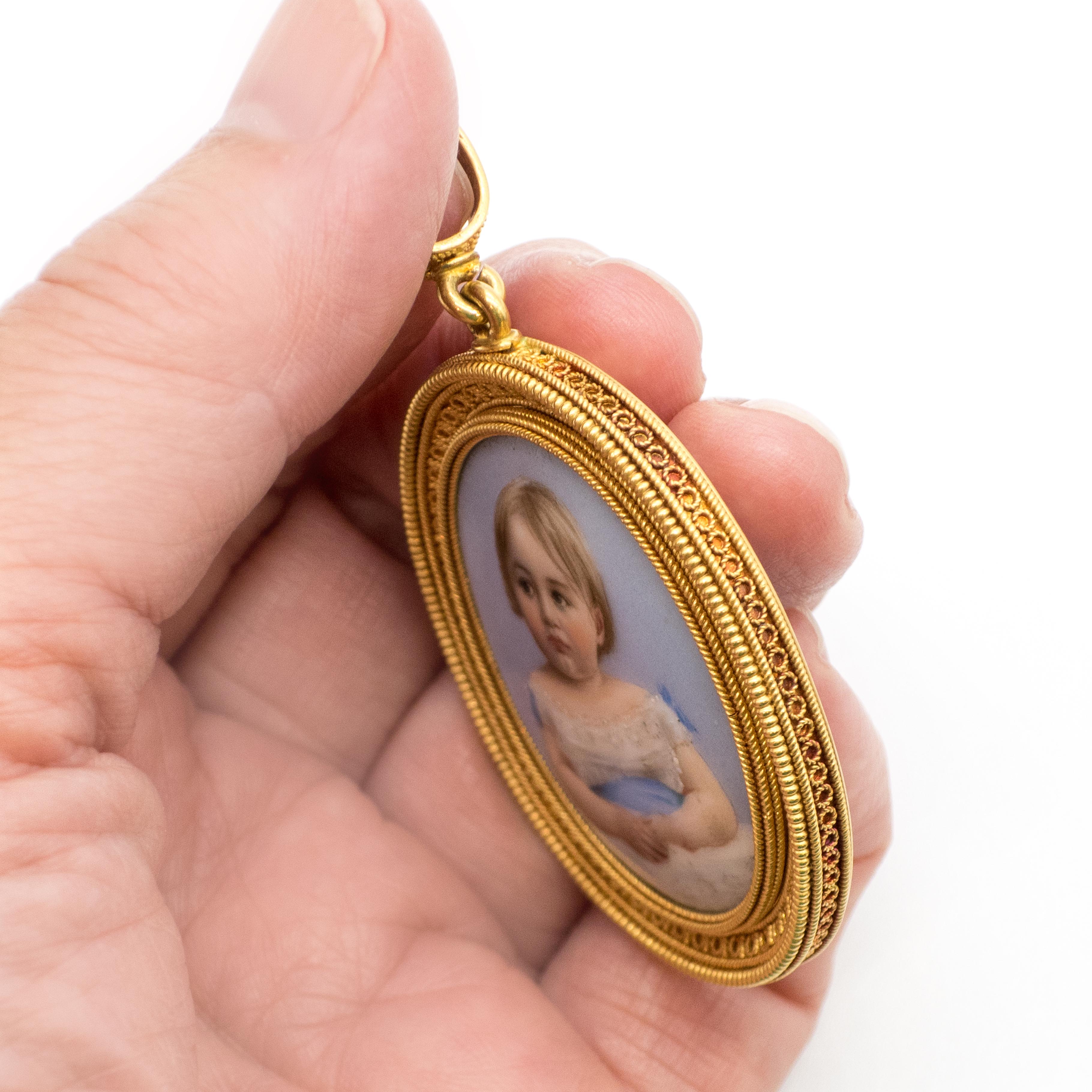 Néo-étrusque Pendentif en émail avec portrait, 19e siècle, Revive étrusque en vente