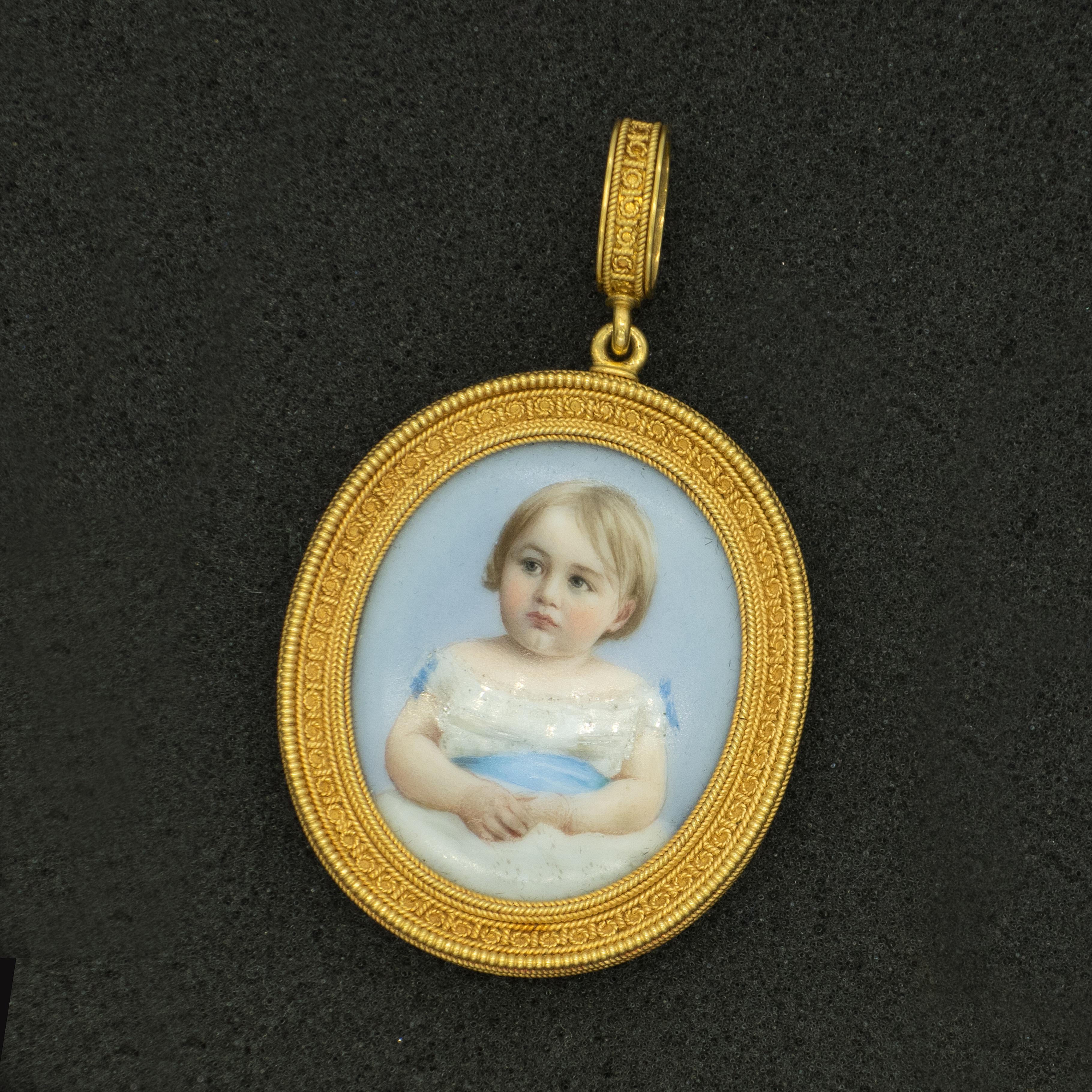 Pendentif en émail avec portrait, 19e siècle, Revive étrusque Excellent état - En vente à New York, NY